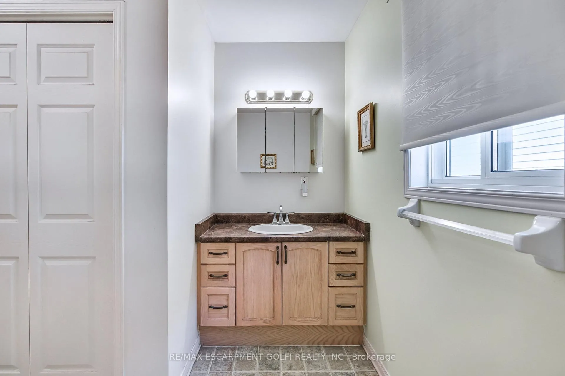Photo 13 of 44 Lea Crescent, Welland, West Welland — HOMEH