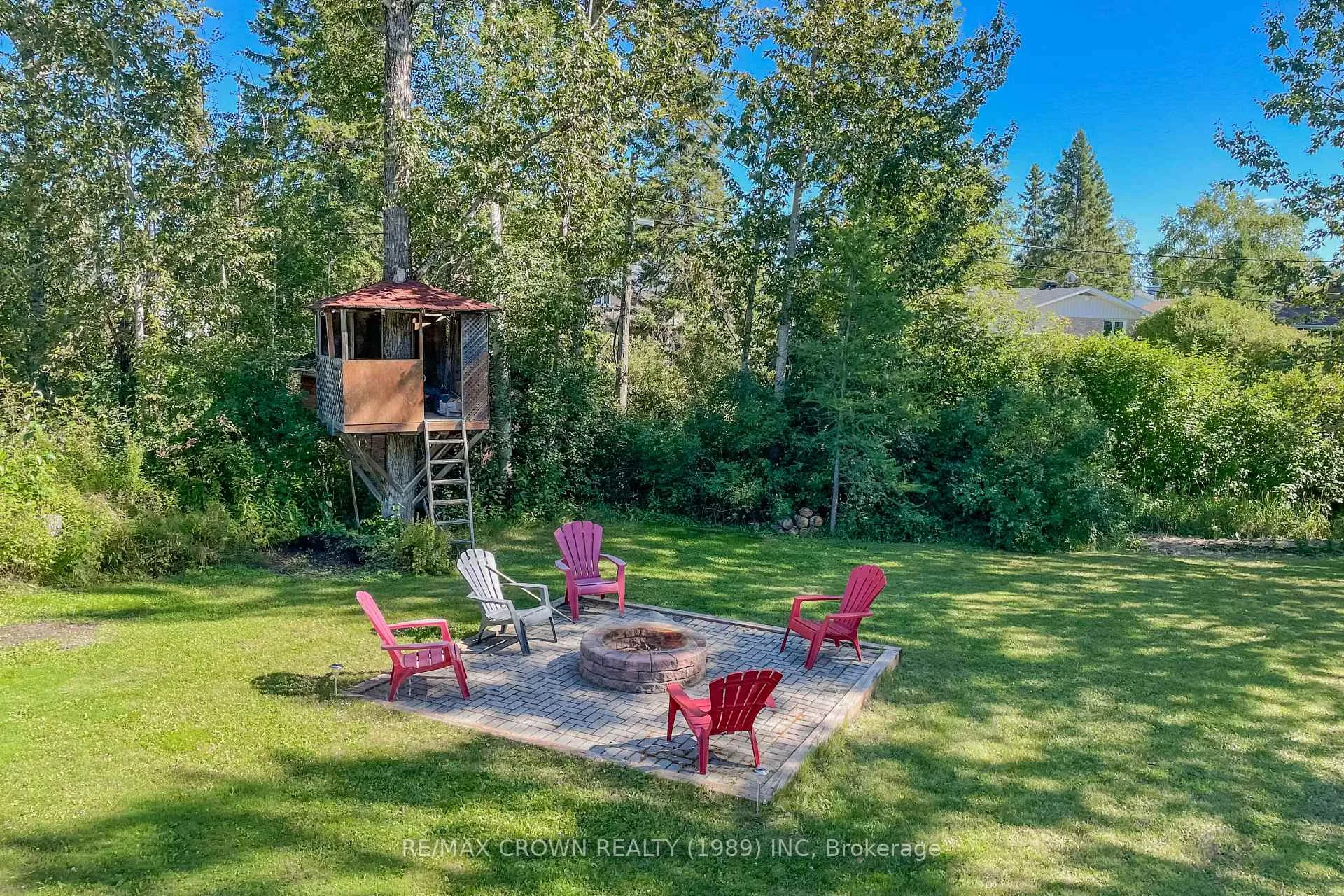 Photo 4 of 16 Clark Street, Kapuskasing — HOMEH