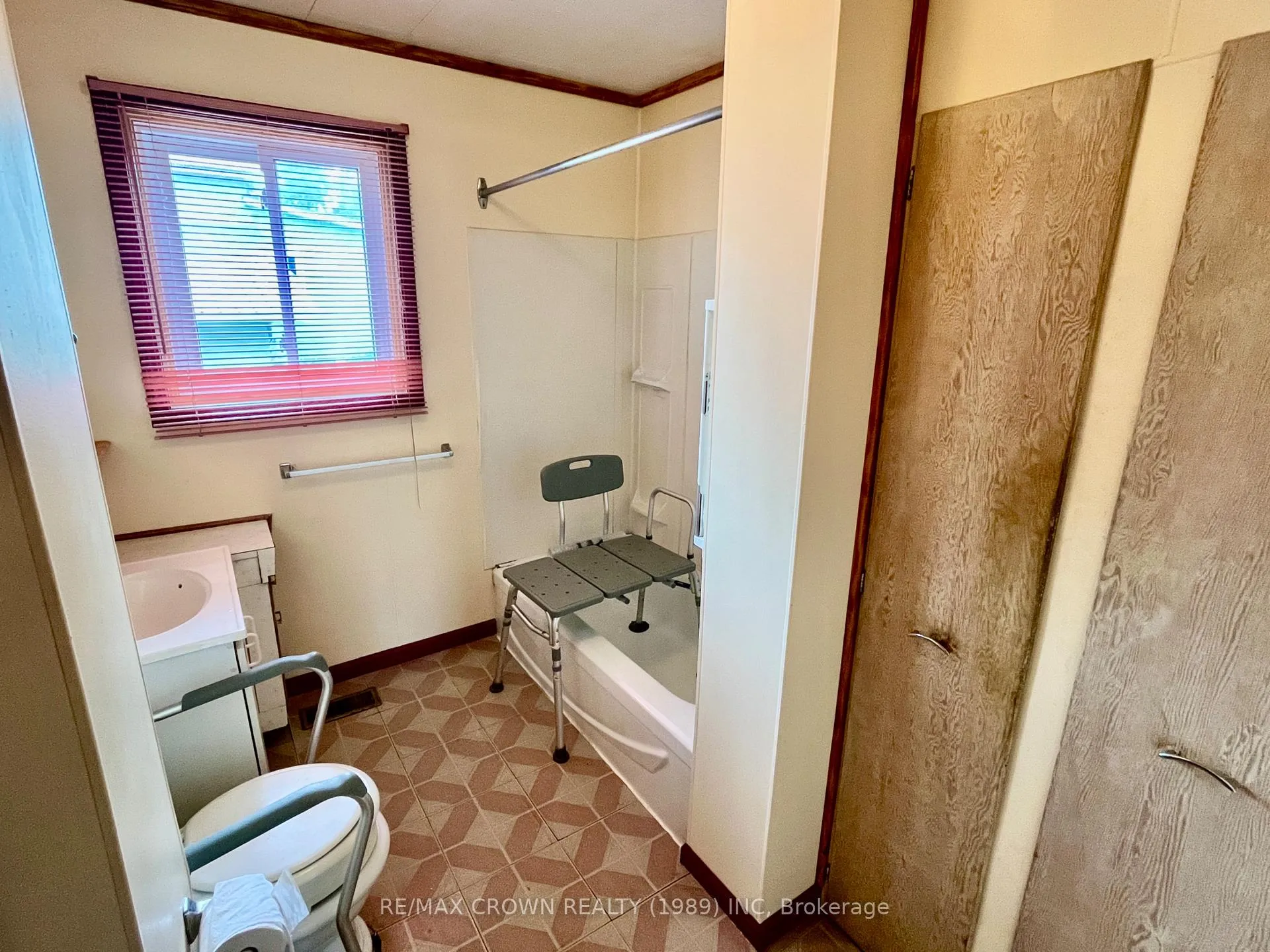 Photo 10 of 323 Spetz Street, Powassan — HOMEH