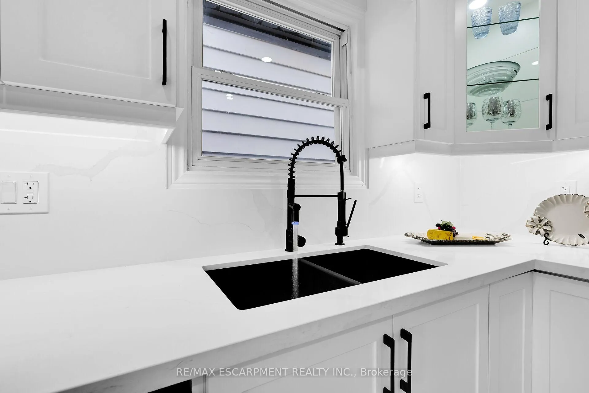 Photo 10 of 944 Concession Street, Hamilton, Raleigh — HOMEH