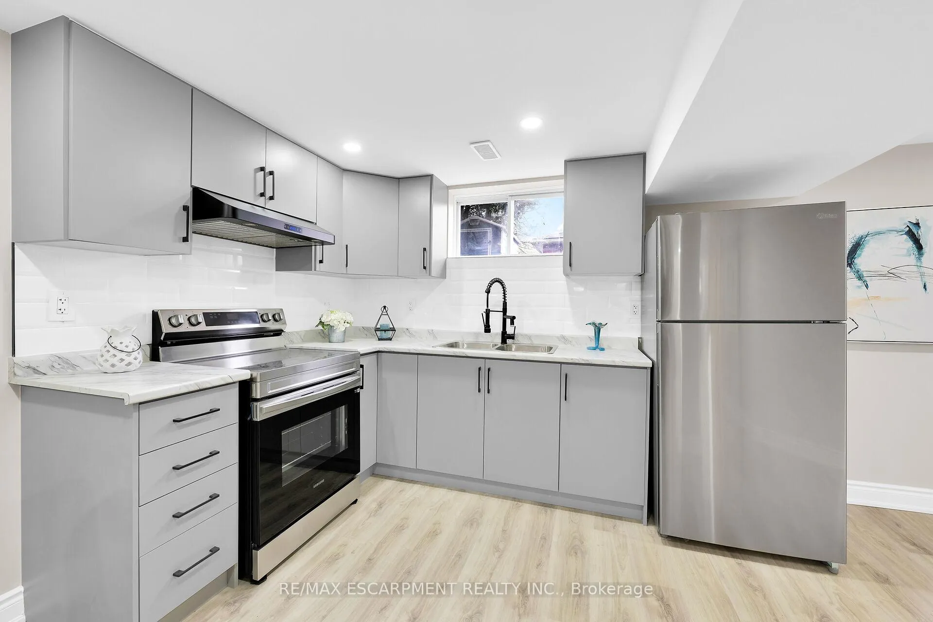 Photo 25 of 944 Concession Street, Hamilton, Raleigh — HOMEH