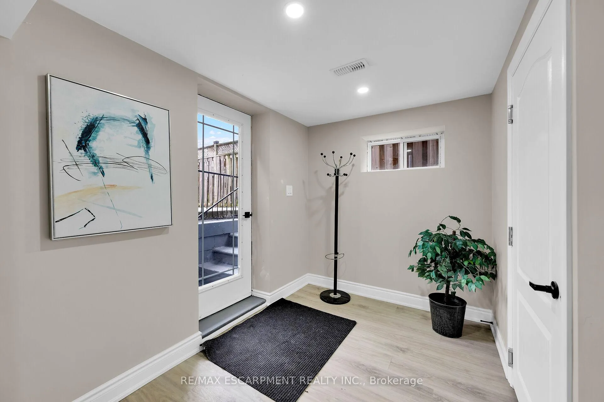 Photo 33 of 944 Concession Street, Hamilton, Raleigh — HOMEH