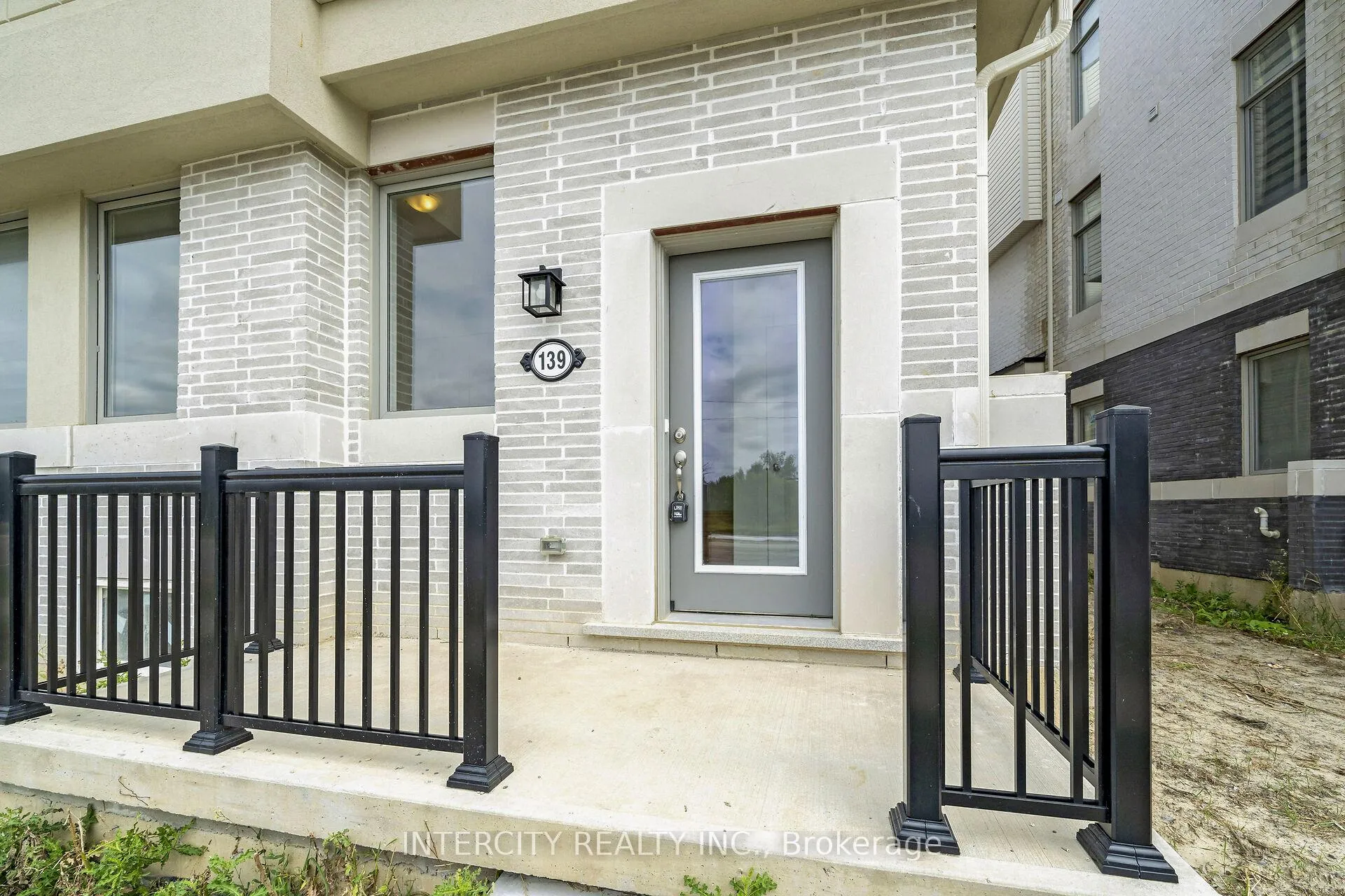 Photo 3 of 139 Markland Street, Markham, Cachet — HOMEH