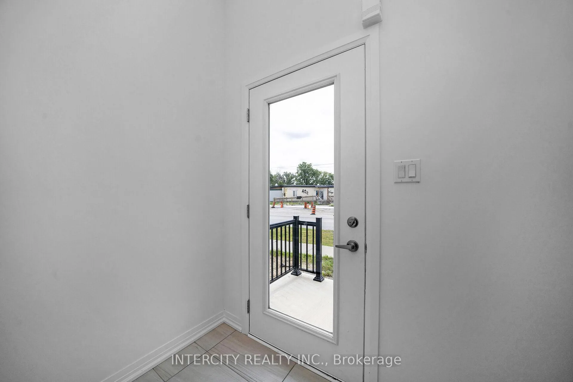 Photo 4 of 139 Markland Street, Markham, Cachet — HOMEH