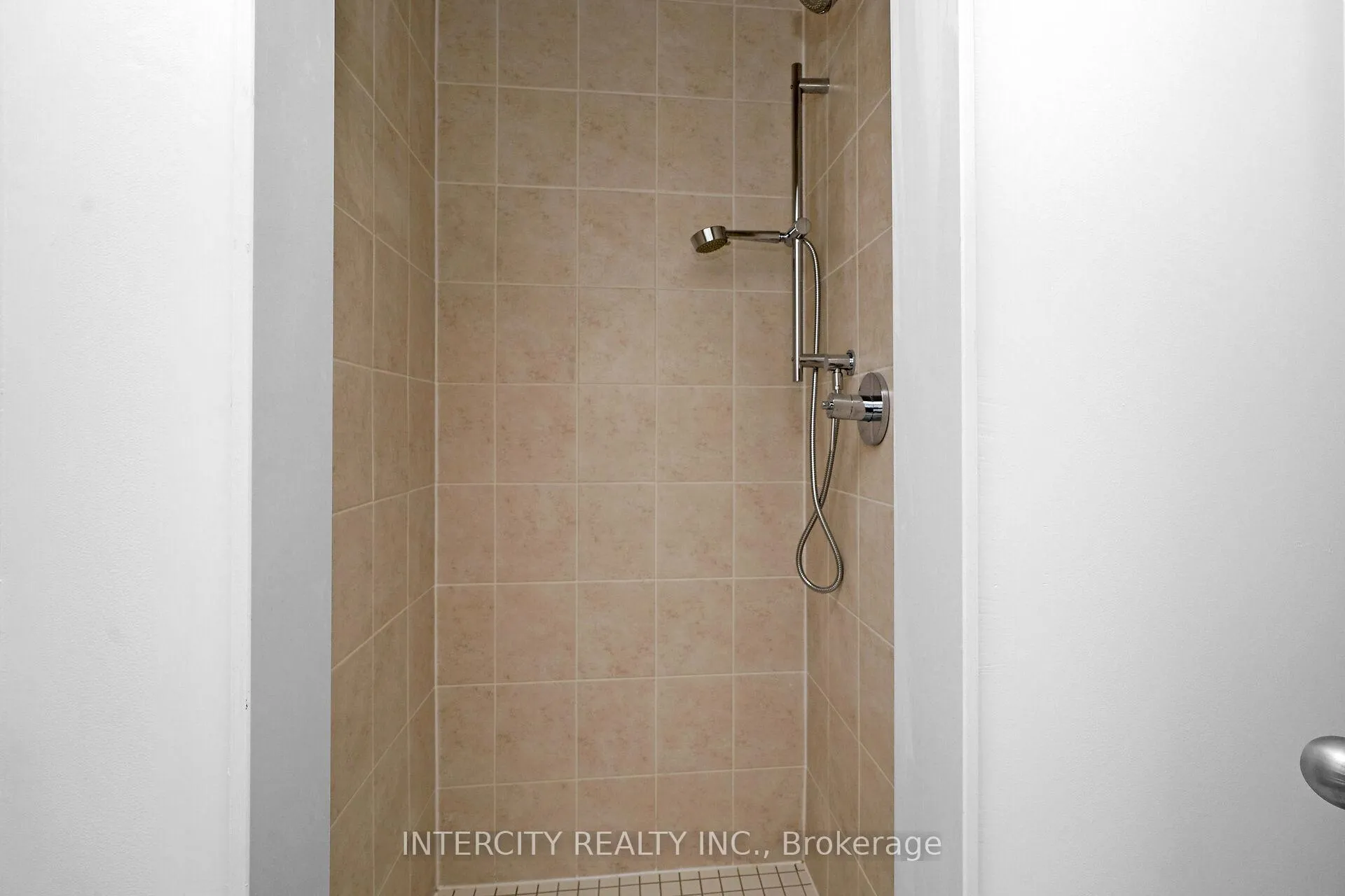 Photo 9 of 139 Markland Street, Markham, Cachet — HOMEH