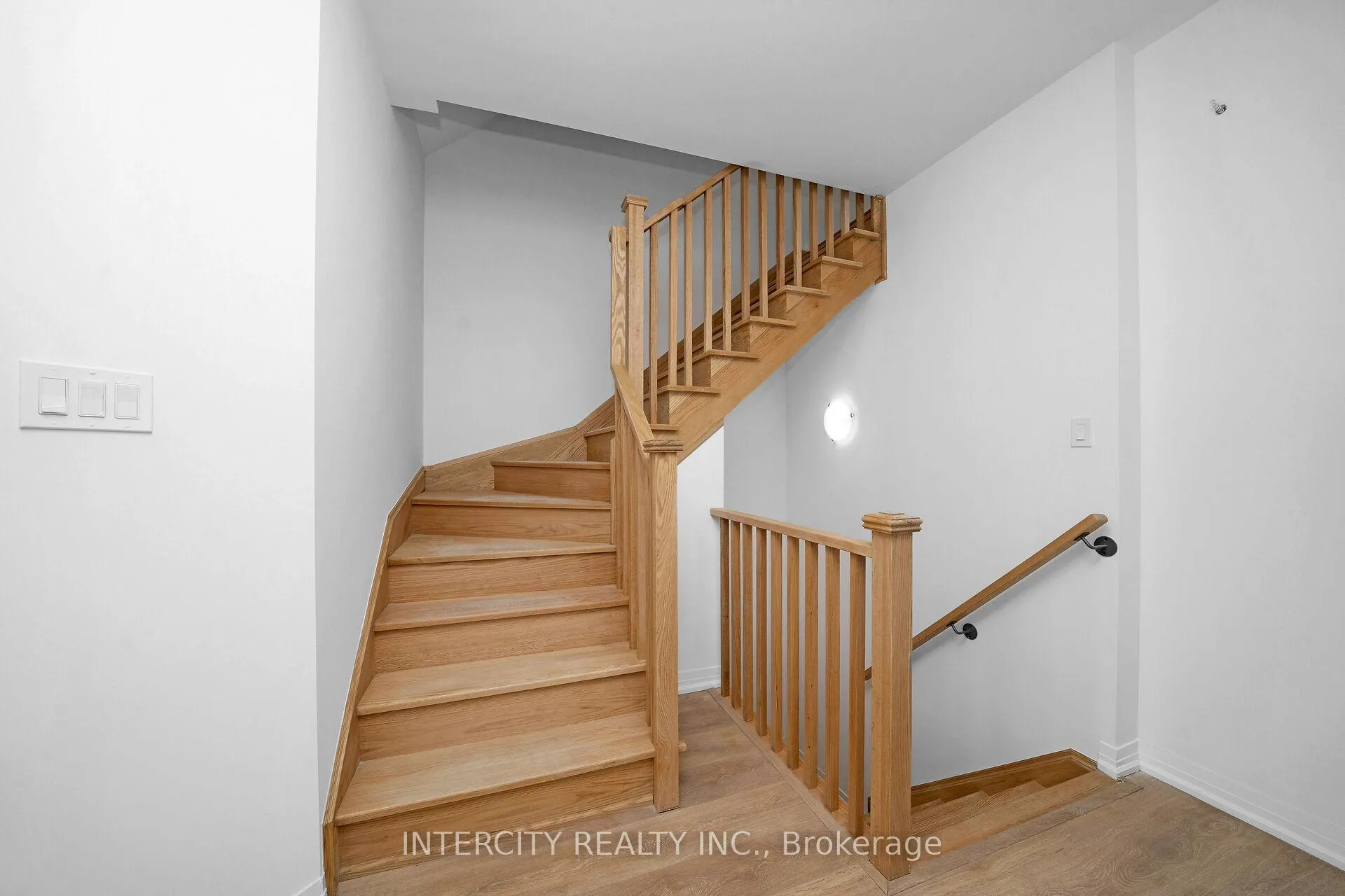 Photo 10 of 139 Markland Street, Markham, Cachet — HOMEH