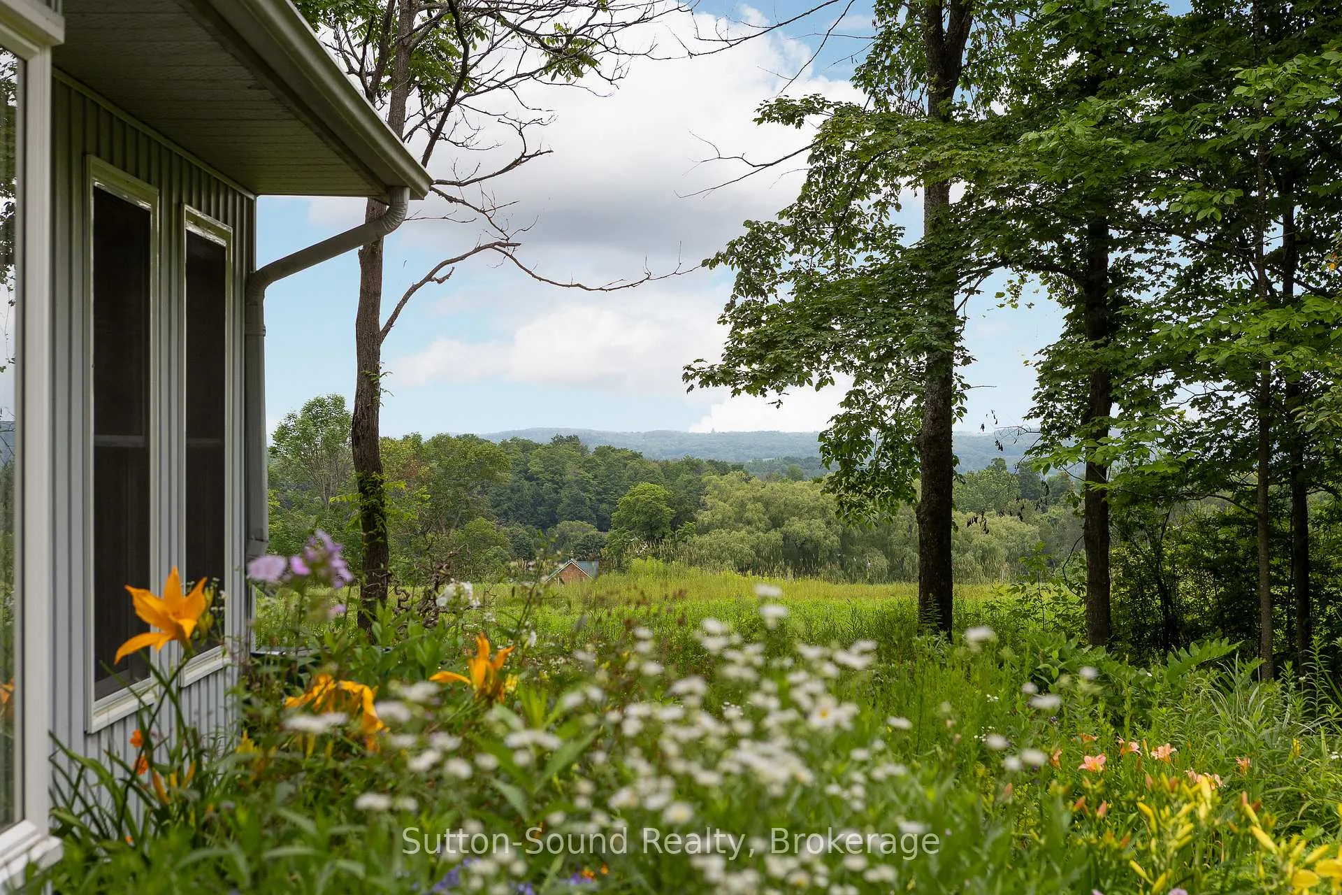 Photo 3 of 823665 Massie Road, Chatsworth — HOMEH