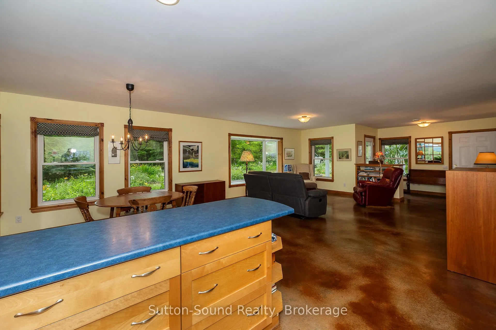Photo 19 of 823665 Massie Road, Chatsworth — HOMEH