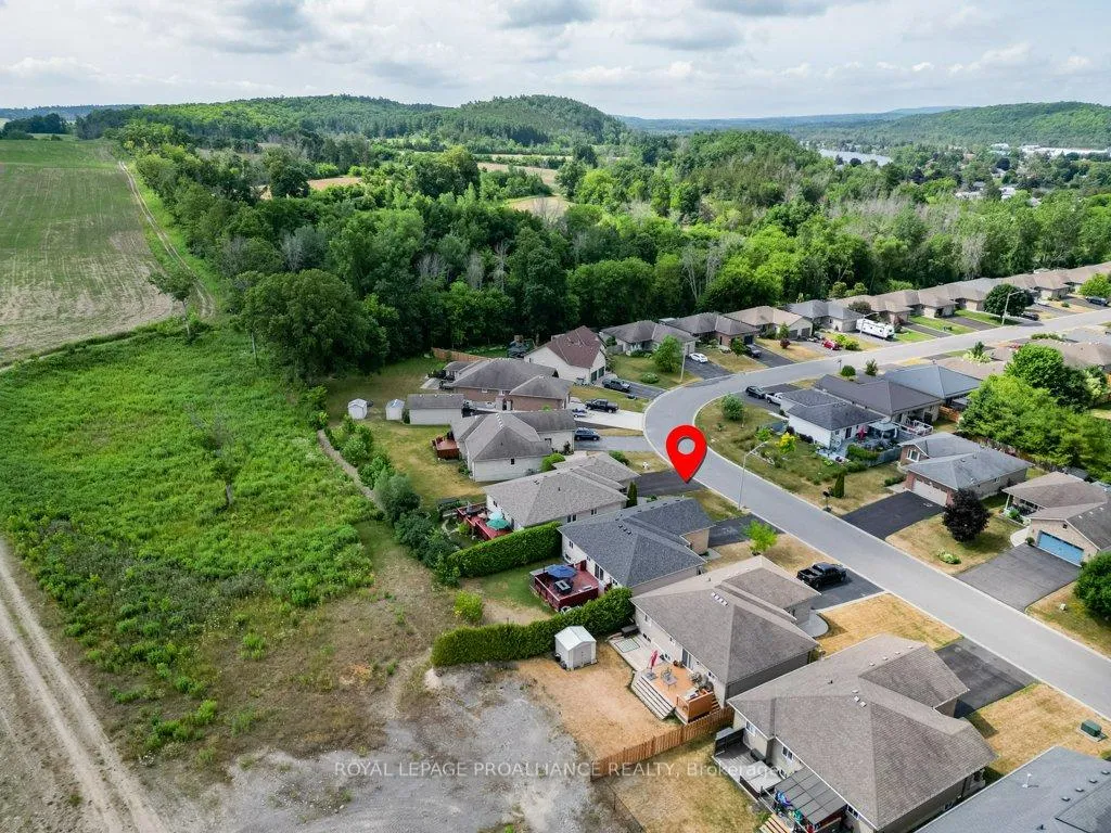 Photo 4 of 52 Cedar Creek Way, Quinte West, Frankford Ward — HOMEH