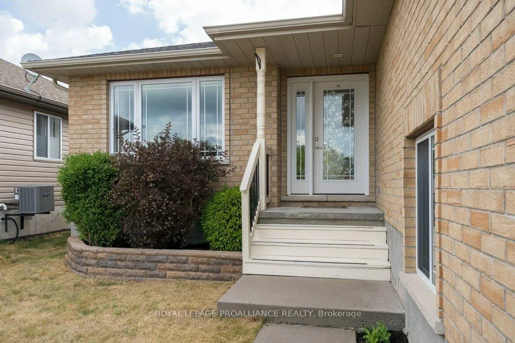 Photo 8 of 52 Cedar Creek Way, Quinte West, Frankford Ward — HOMEH