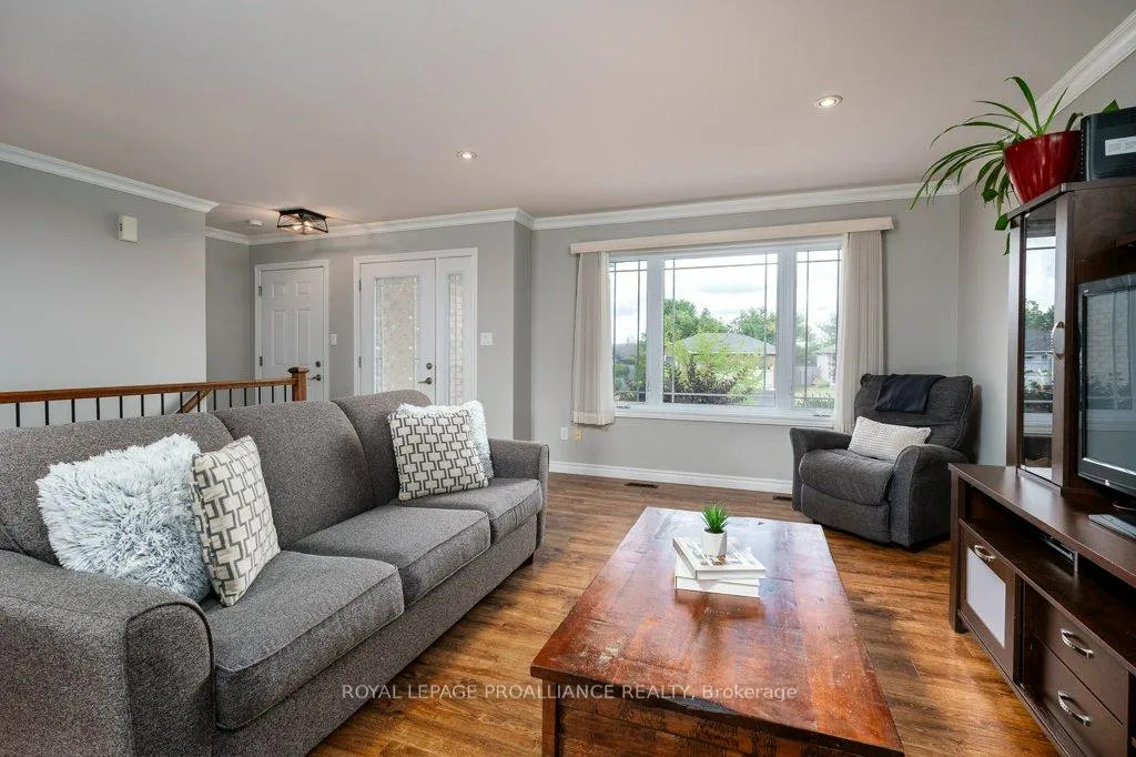 Photo 12 of 52 Cedar Creek Way, Quinte West, Frankford Ward — HOMEH