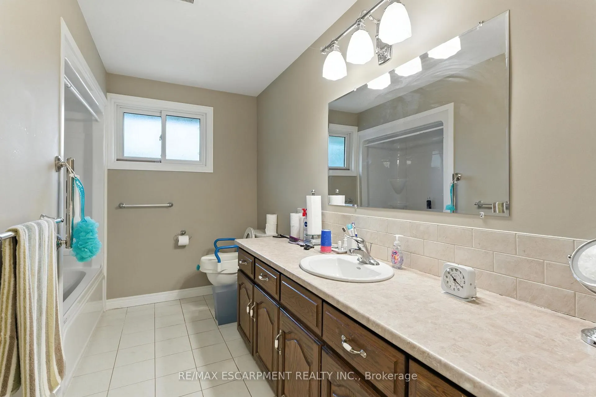 Photo 16 of 146 San Francisco Avenue, Hamilton, Mountview — HOMEH