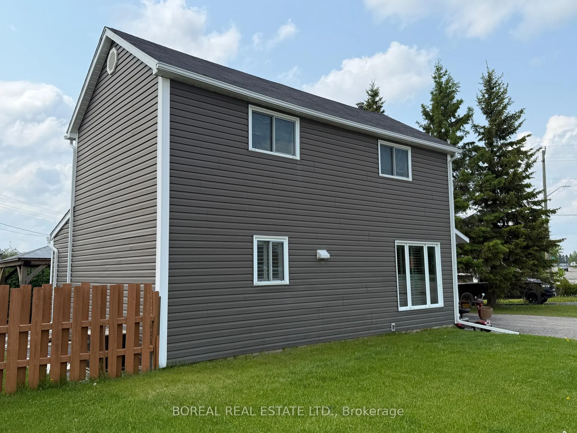Photo 3 of 1 Boisvert Crescent, Cochrane — HOMEH
