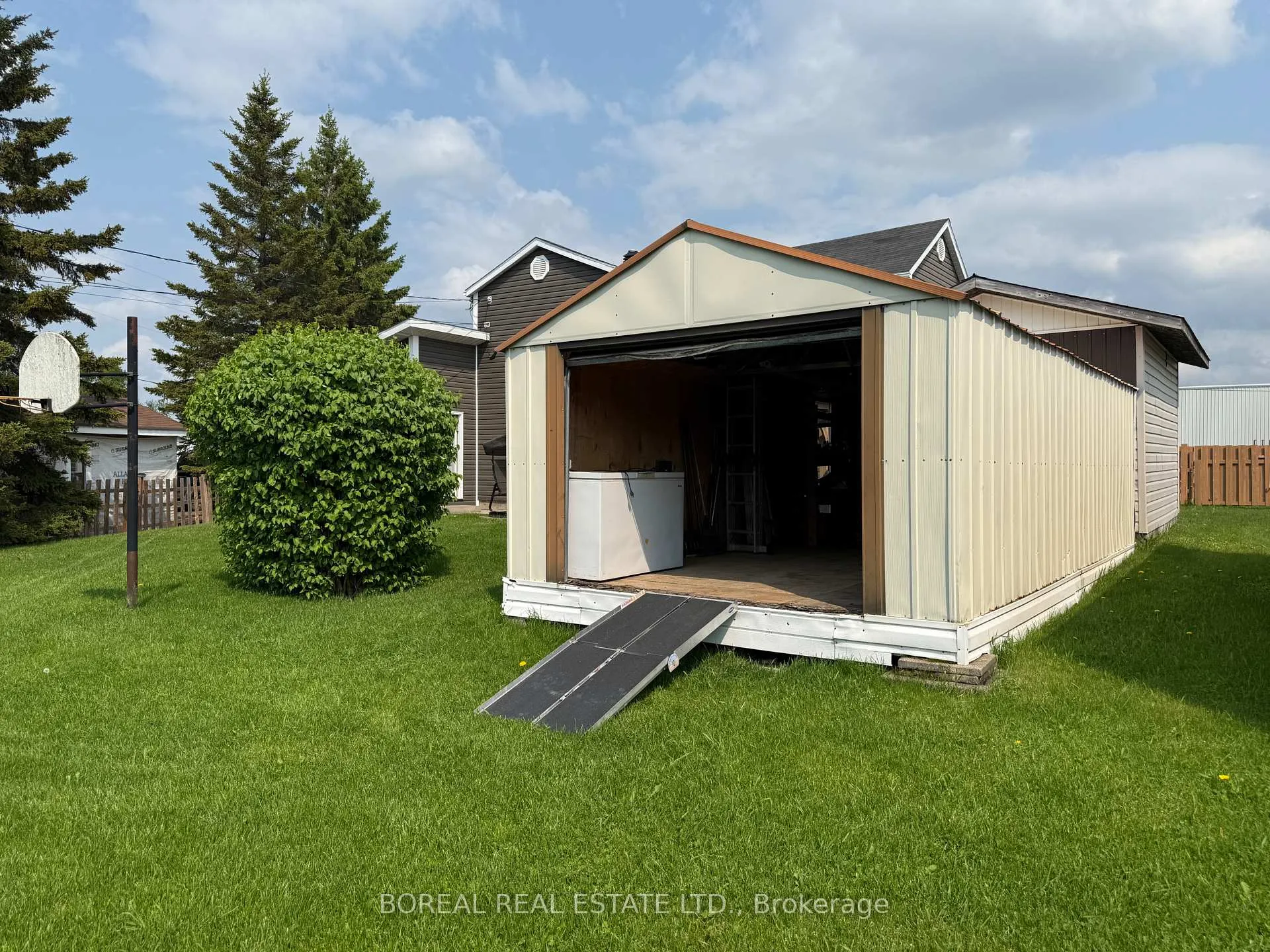 Photo 10 of 1 Boisvert Crescent, Cochrane — HOMEH