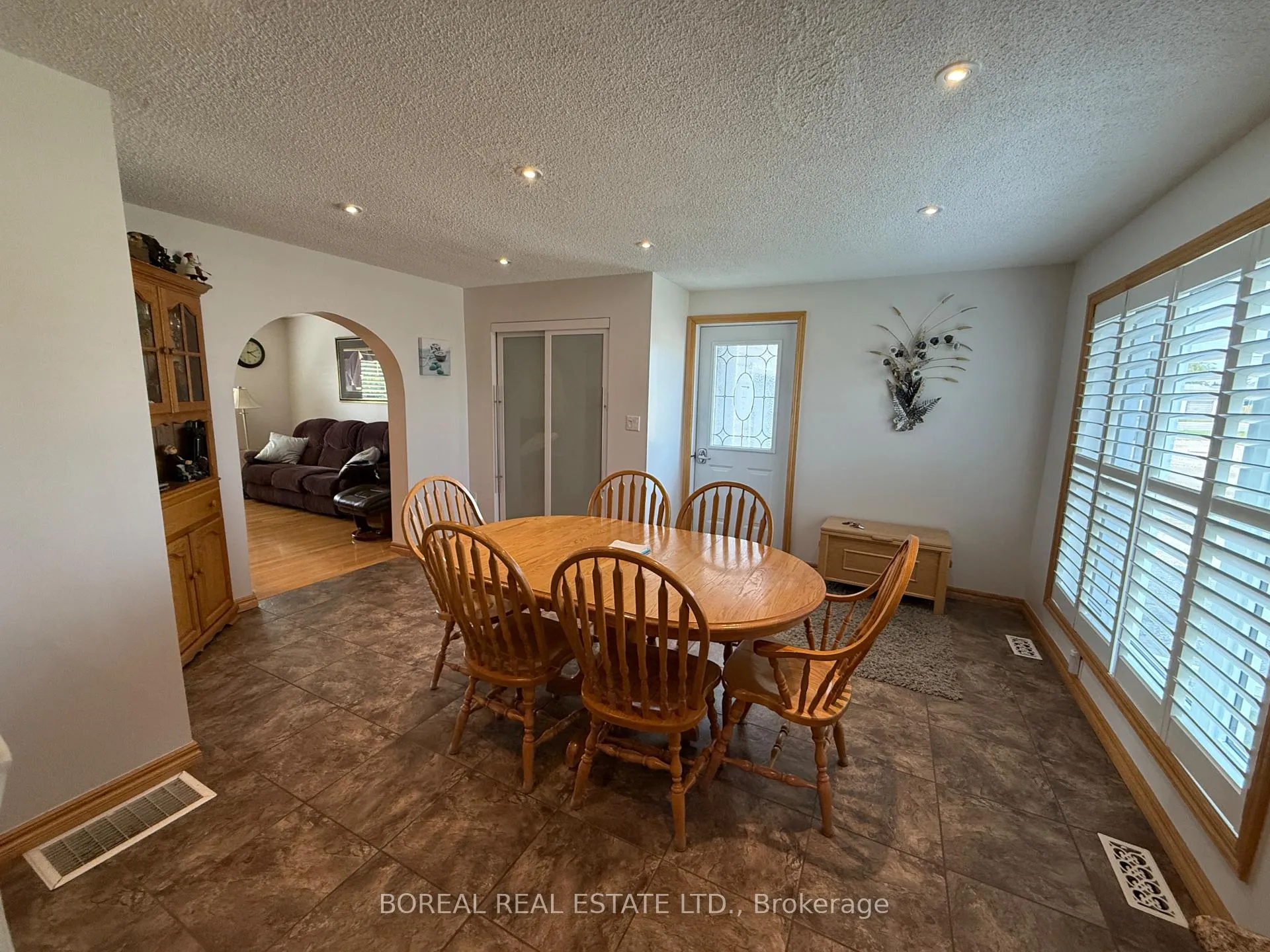 Photo 21 of 1 Boisvert Crescent, Cochrane — HOMEH