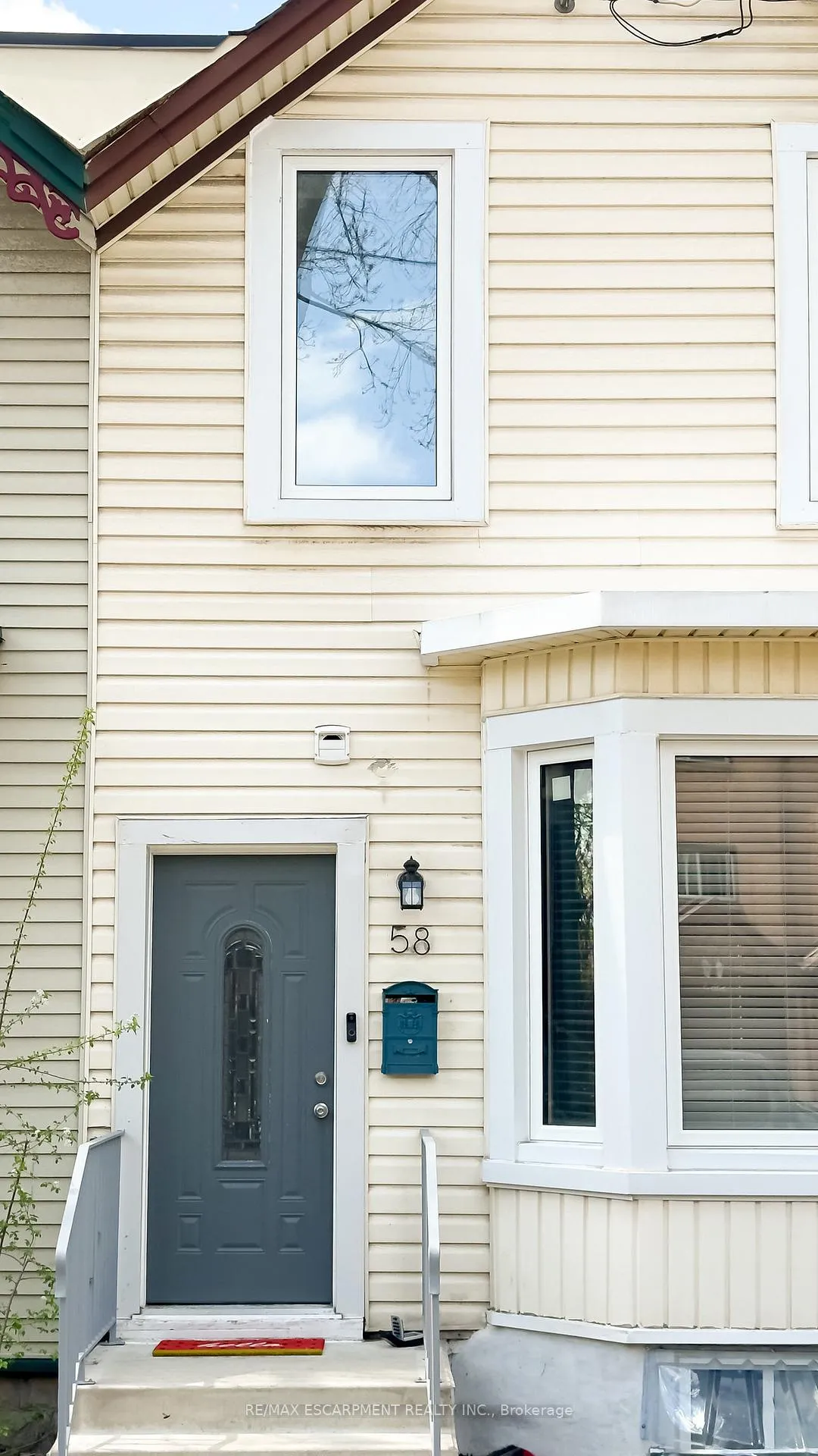 Photo 3 of 58 Margaret Street, Hamilton, Strathcona — HOMEH