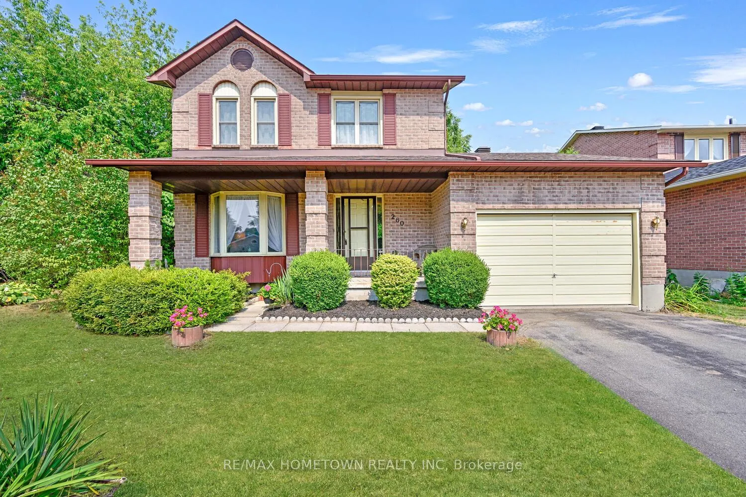 Front of 260 Colonel Douglas Crescent