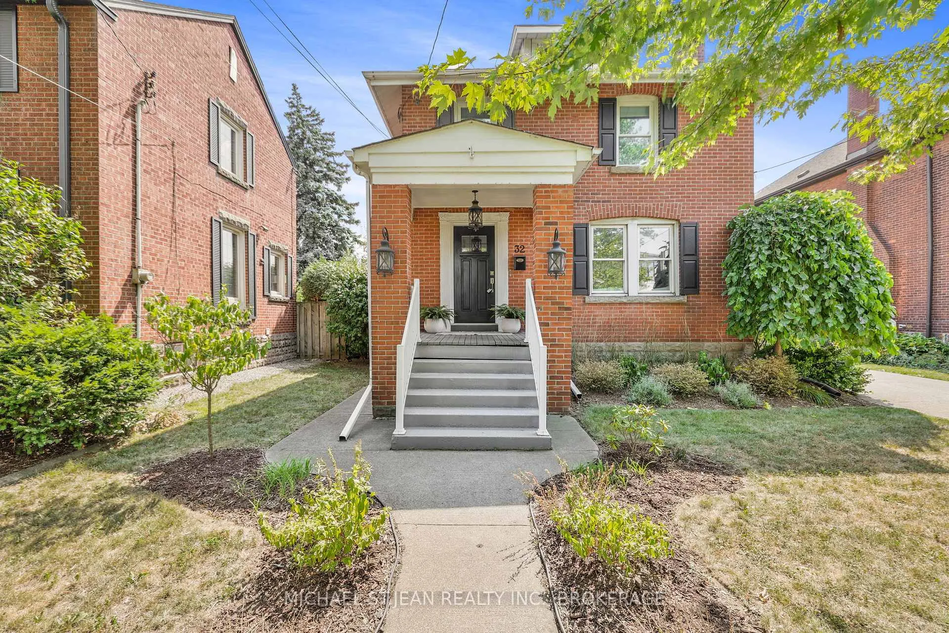 Photo 2 of 32 Mountain Park Avenue, Hamilton, Centremount — HOMEH