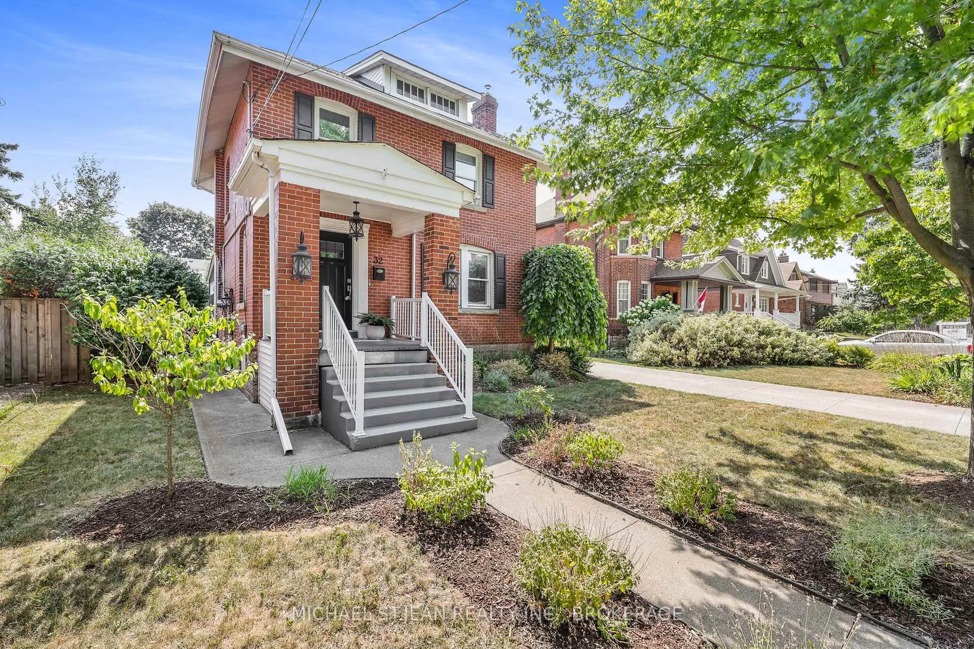 Photo 3 of 32 Mountain Park Avenue, Hamilton, Centremount — HOMEH