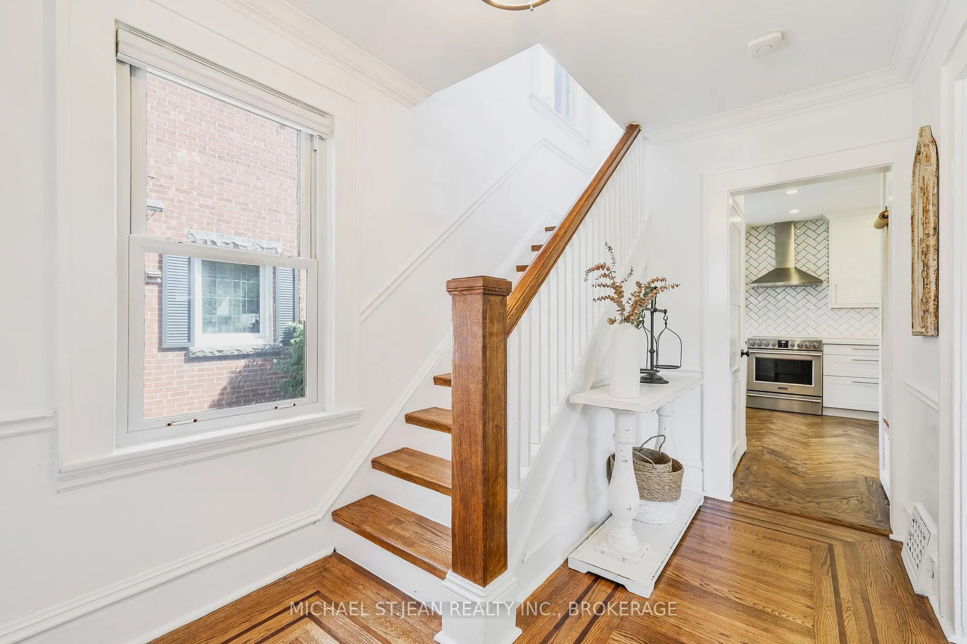 Photo 6 of 32 Mountain Park Avenue, Hamilton, Centremount — HOMEH