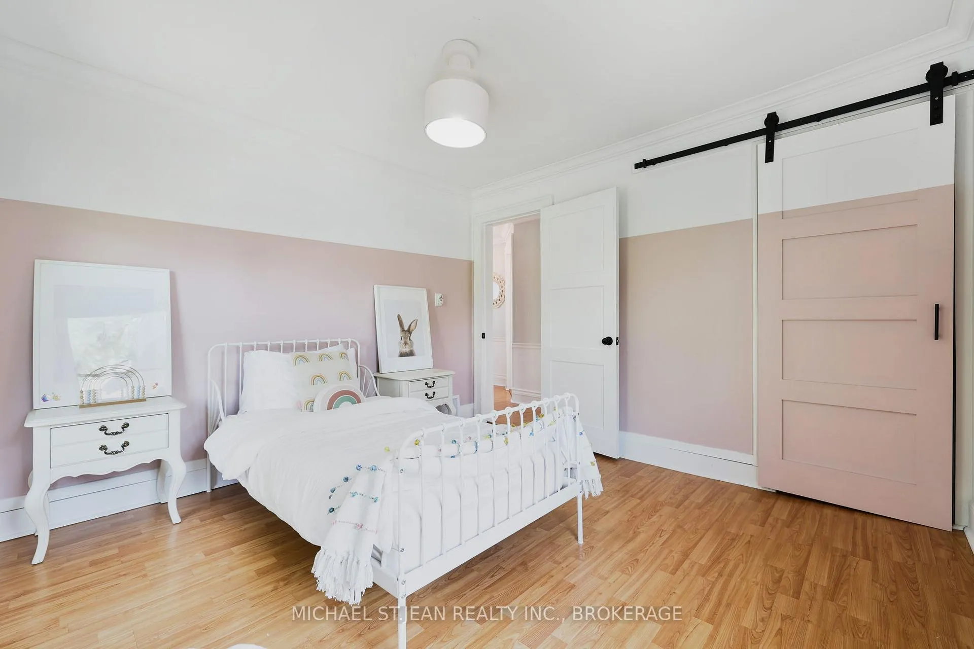 Photo 24 of 32 Mountain Park Avenue, Hamilton, Centremount — HOMEH
