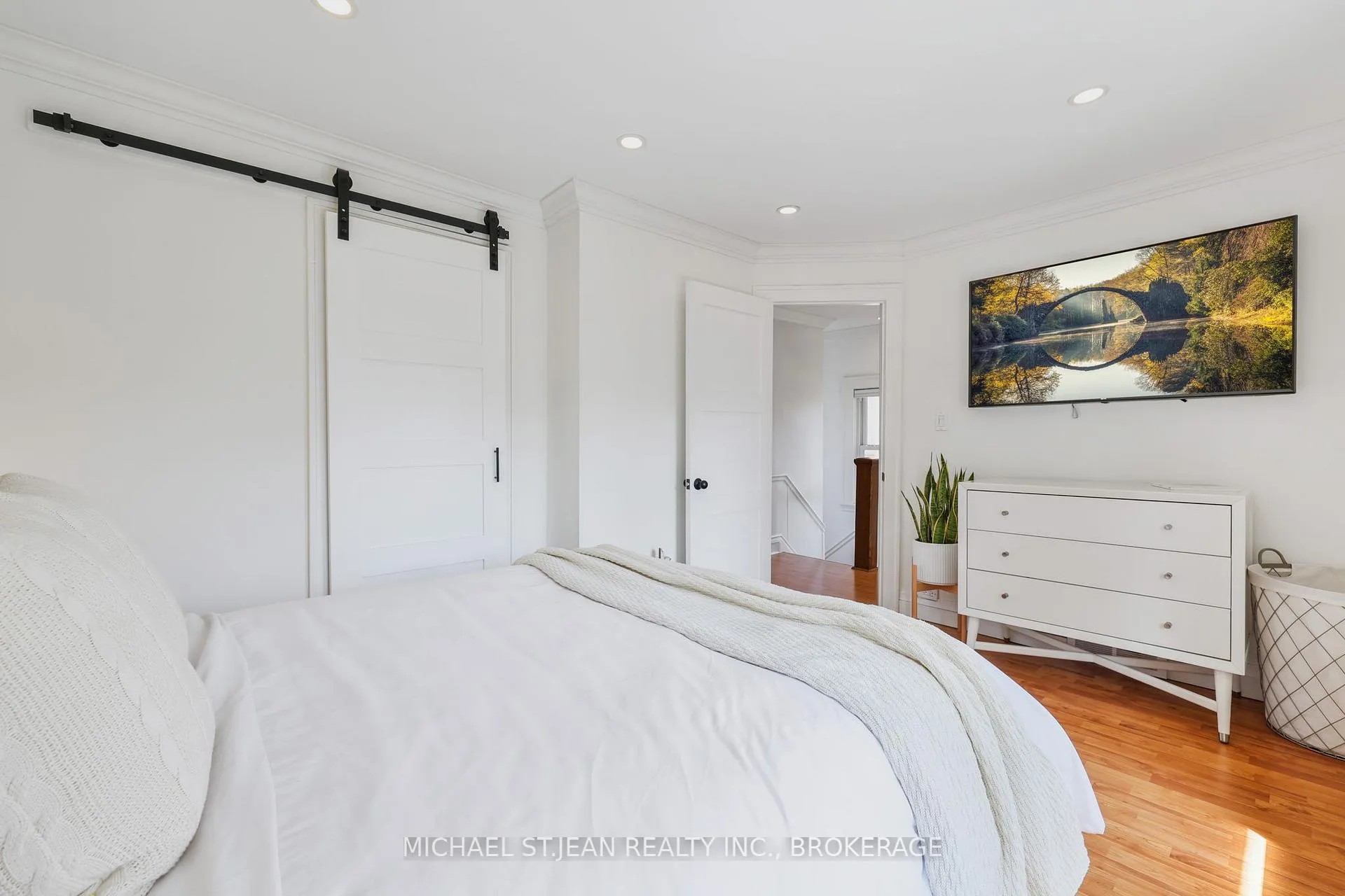 Photo 25 of 32 Mountain Park Avenue, Hamilton, Centremount — HOMEH