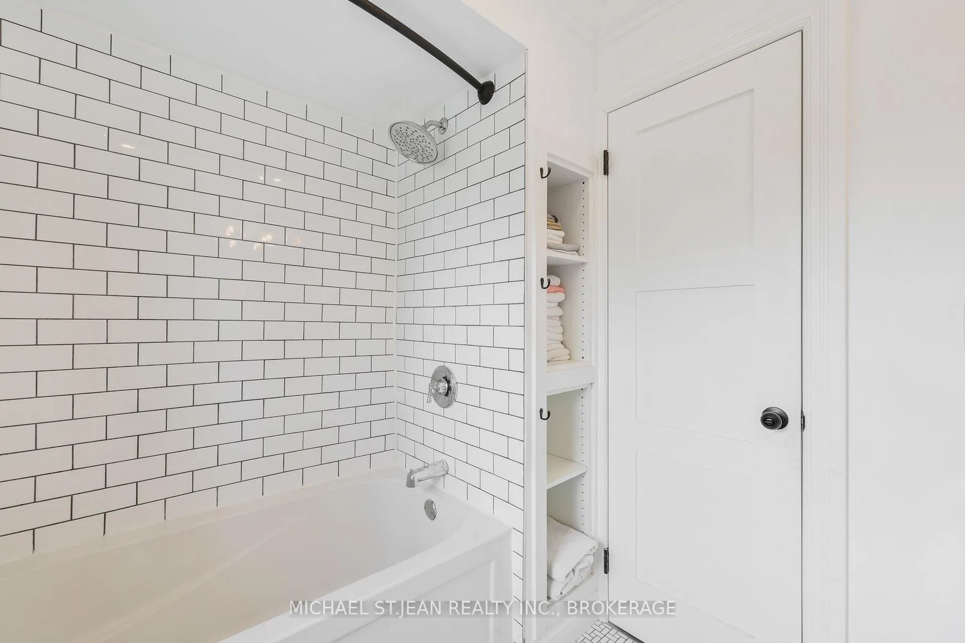 Photo 30 of 32 Mountain Park Avenue, Hamilton, Centremount — HOMEH