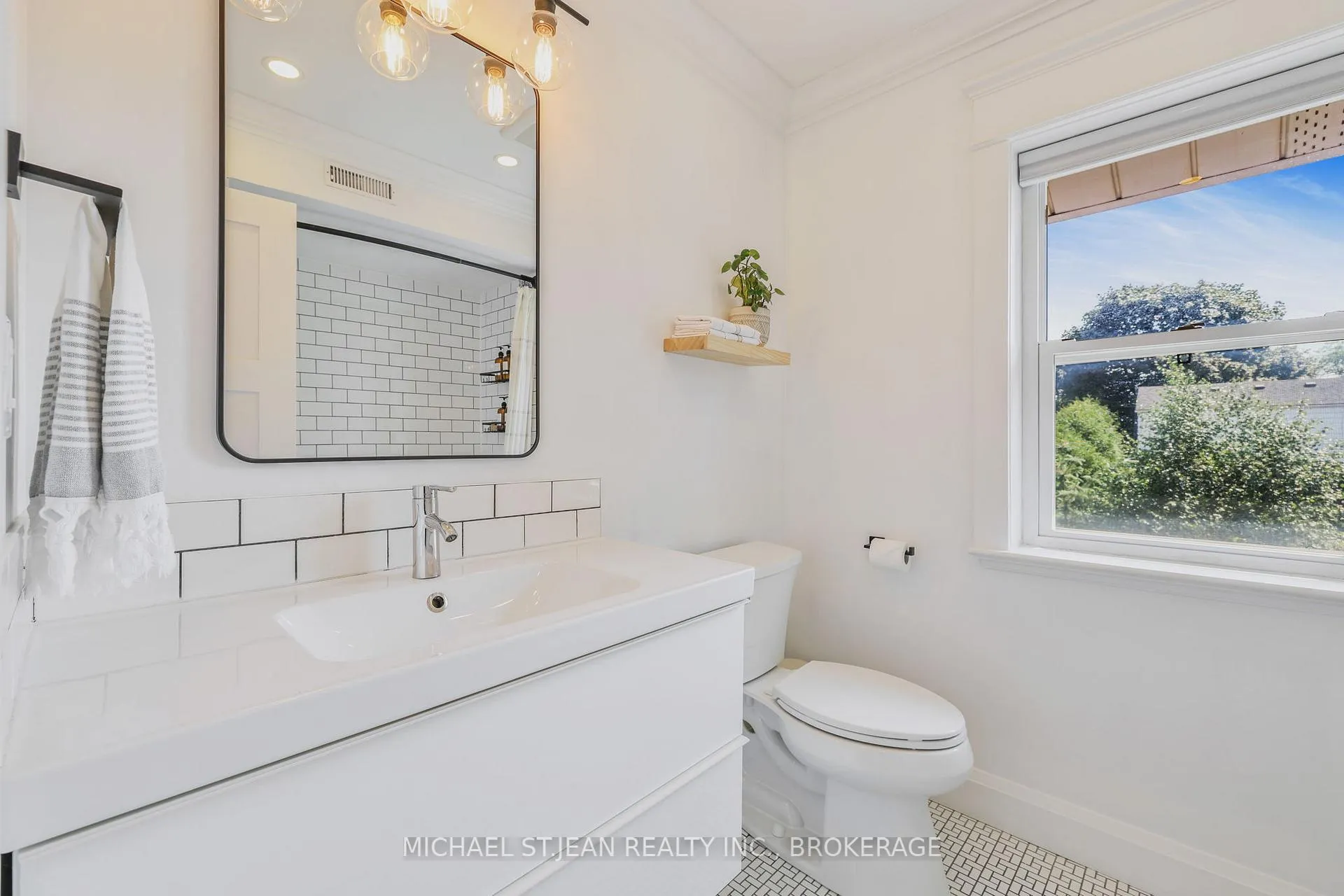 Photo 31 of 32 Mountain Park Avenue, Hamilton, Centremount — HOMEH