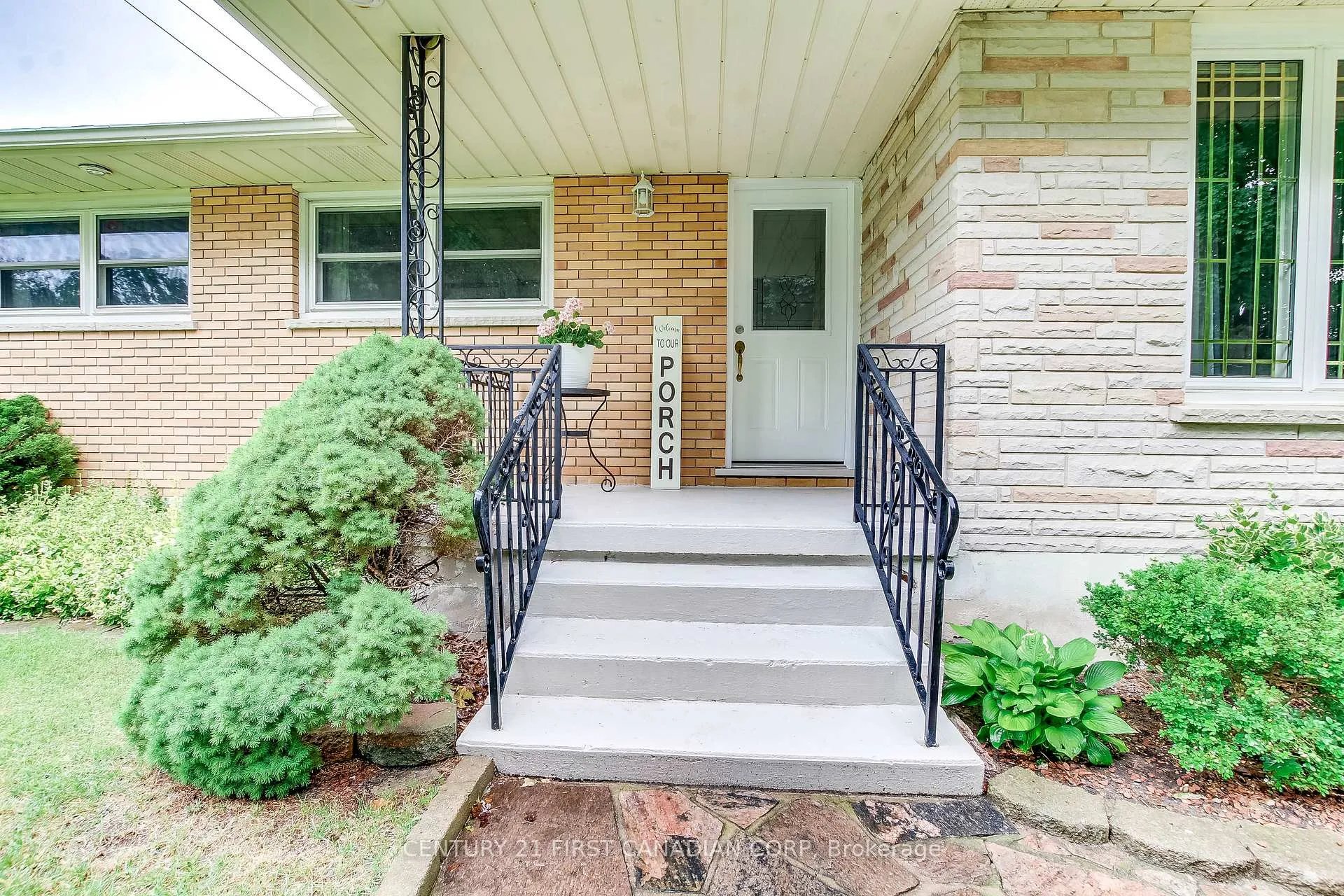 Photo 3 of 353 Adelaide Street, Strathroy-Caradoc, SW — HOMEH
