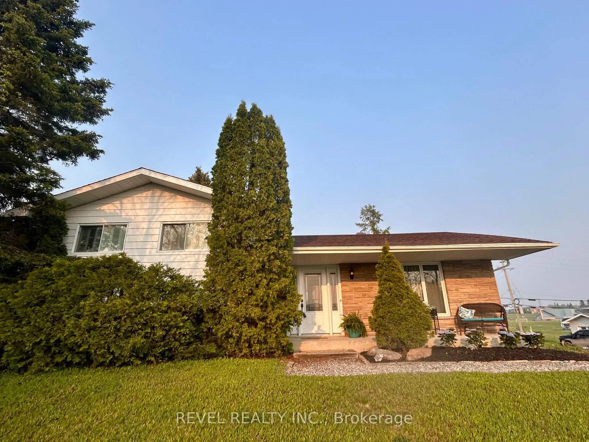 Photo 1 of 446 Eleventh Avenue, Cochrane — HOMEH
