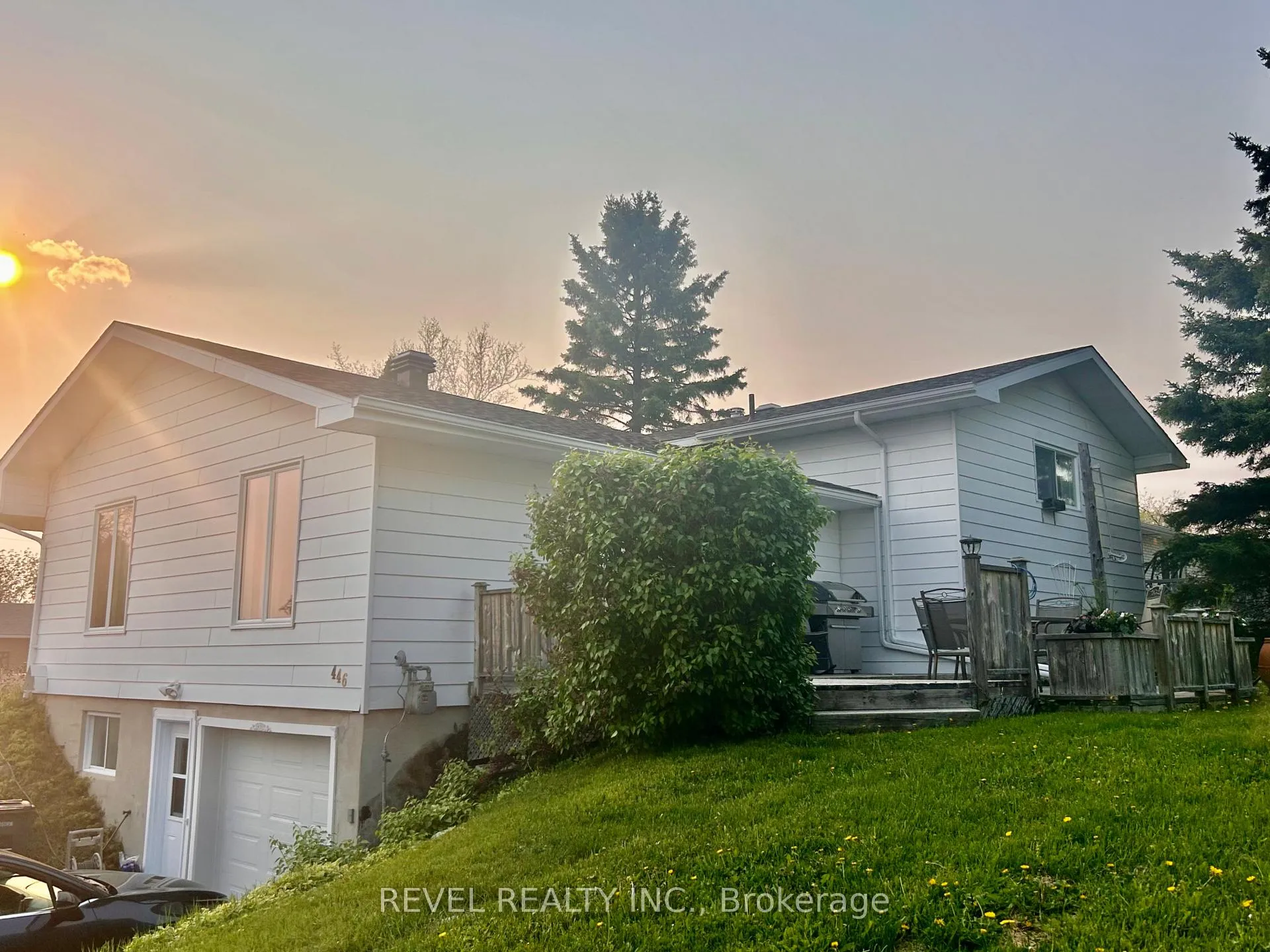 Photo 2 of 446 Eleventh Avenue, Cochrane — HOMEH