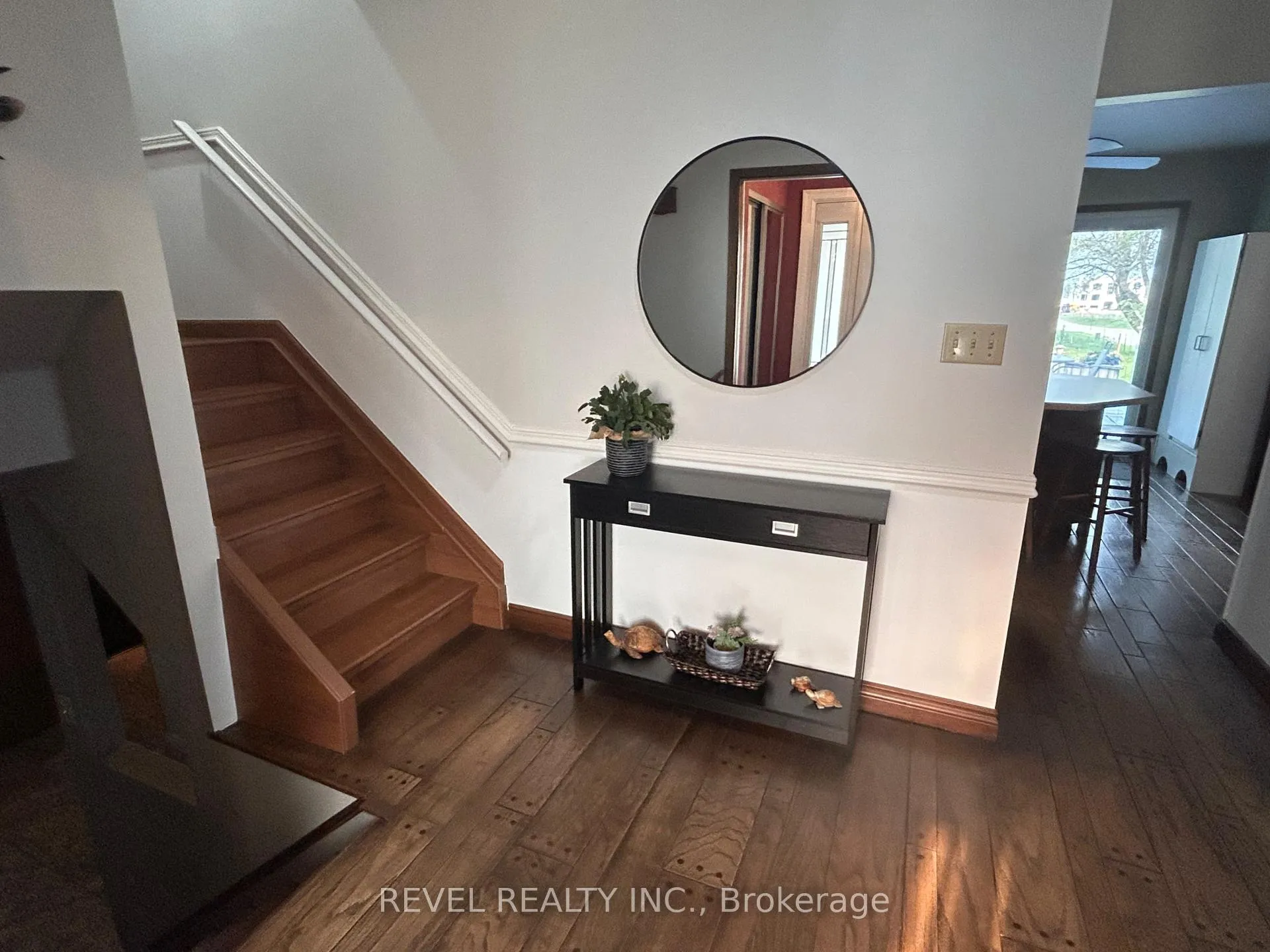 Photo 7 of 446 Eleventh Avenue, Cochrane — HOMEH