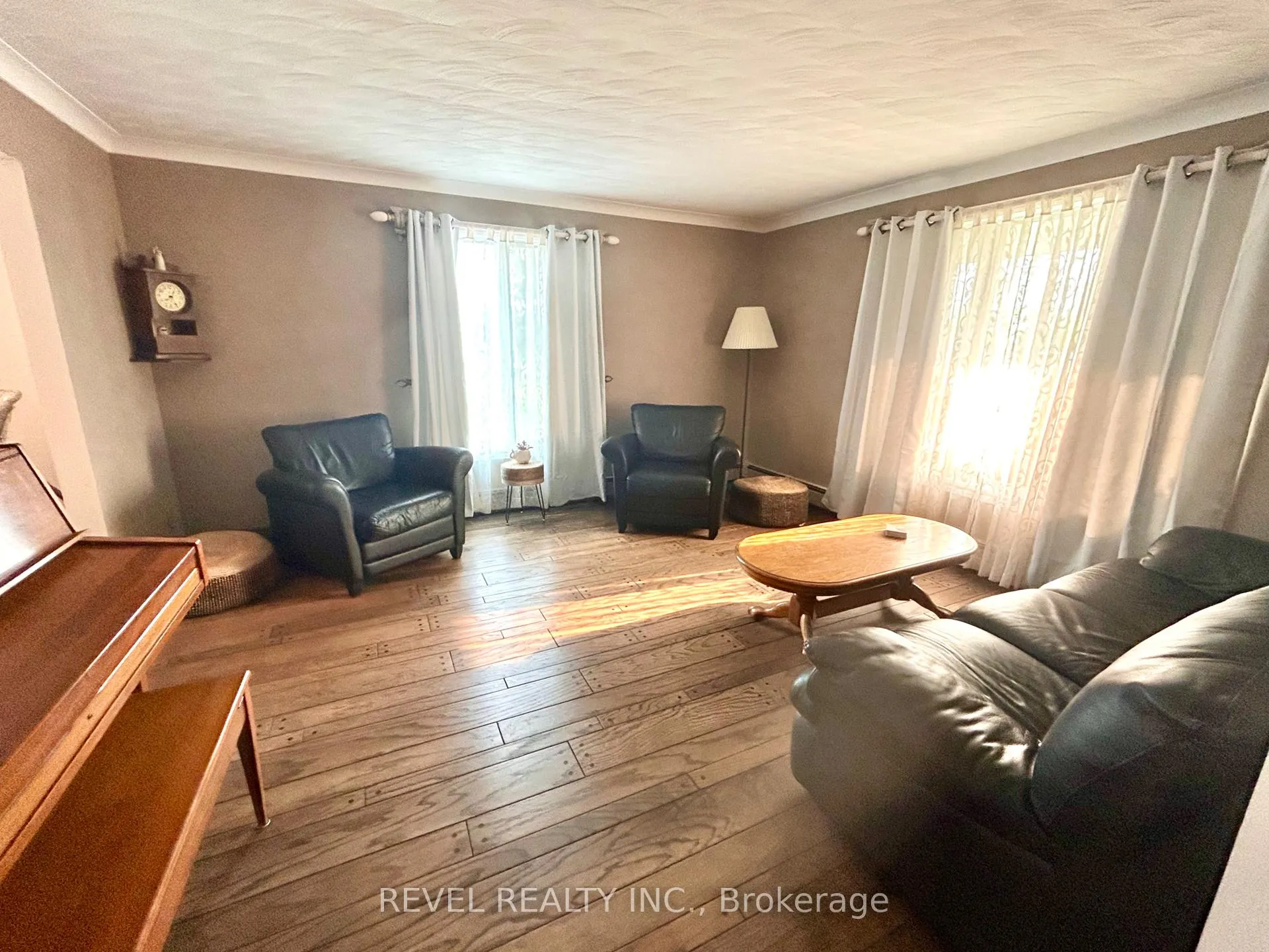 Photo 8 of 446 Eleventh Avenue, Cochrane — HOMEH