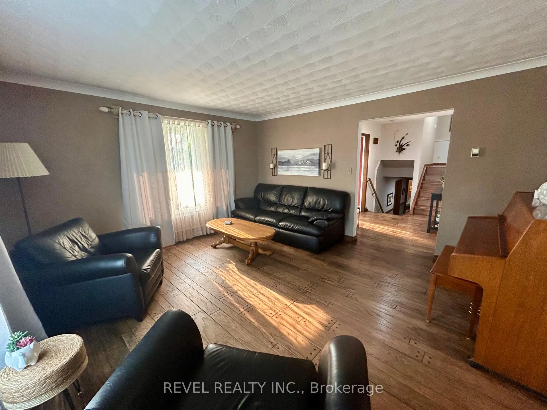 Photo 9 of 446 Eleventh Avenue, Cochrane — HOMEH