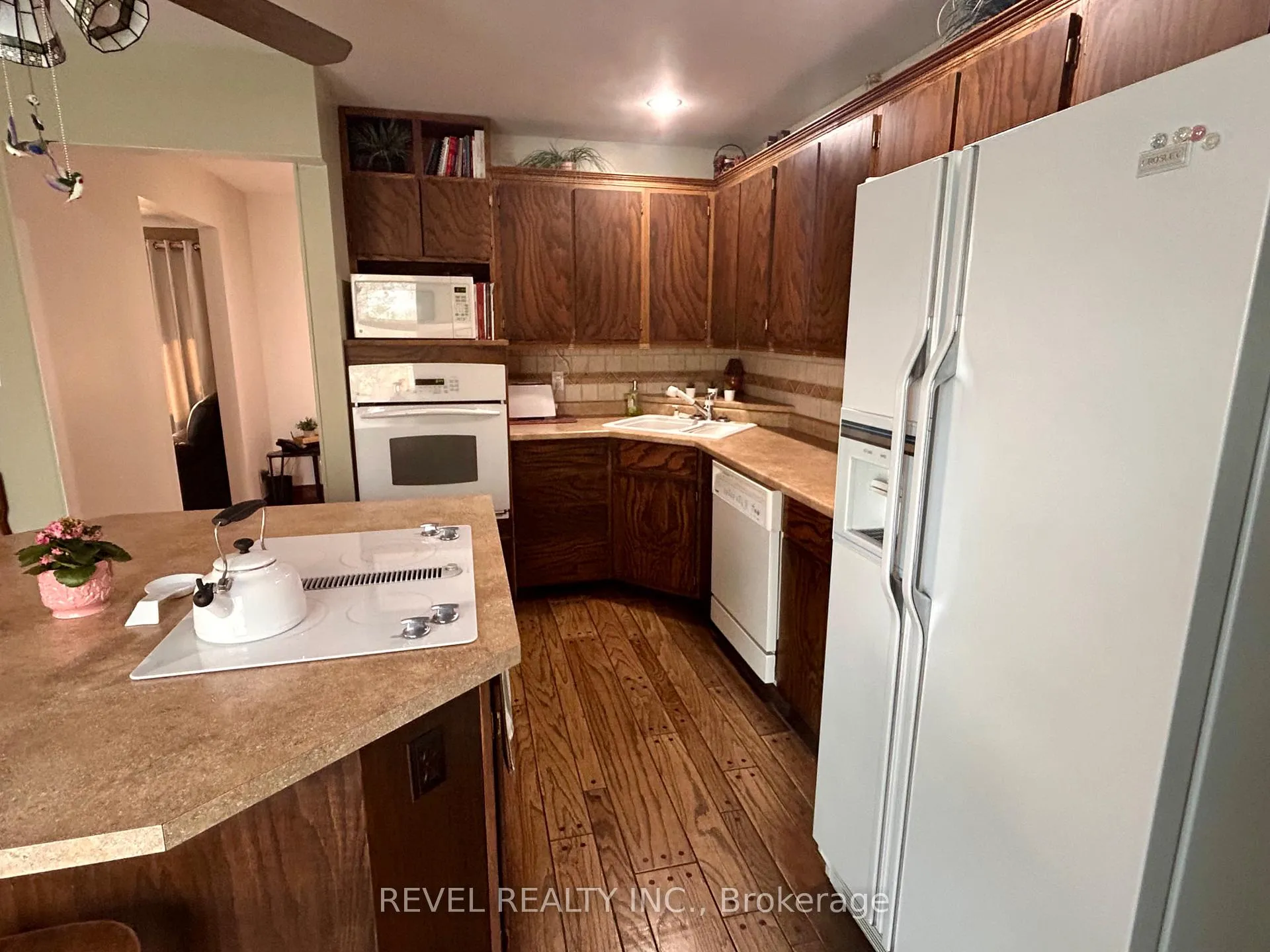 Photo 12 of 446 Eleventh Avenue, Cochrane — HOMEH