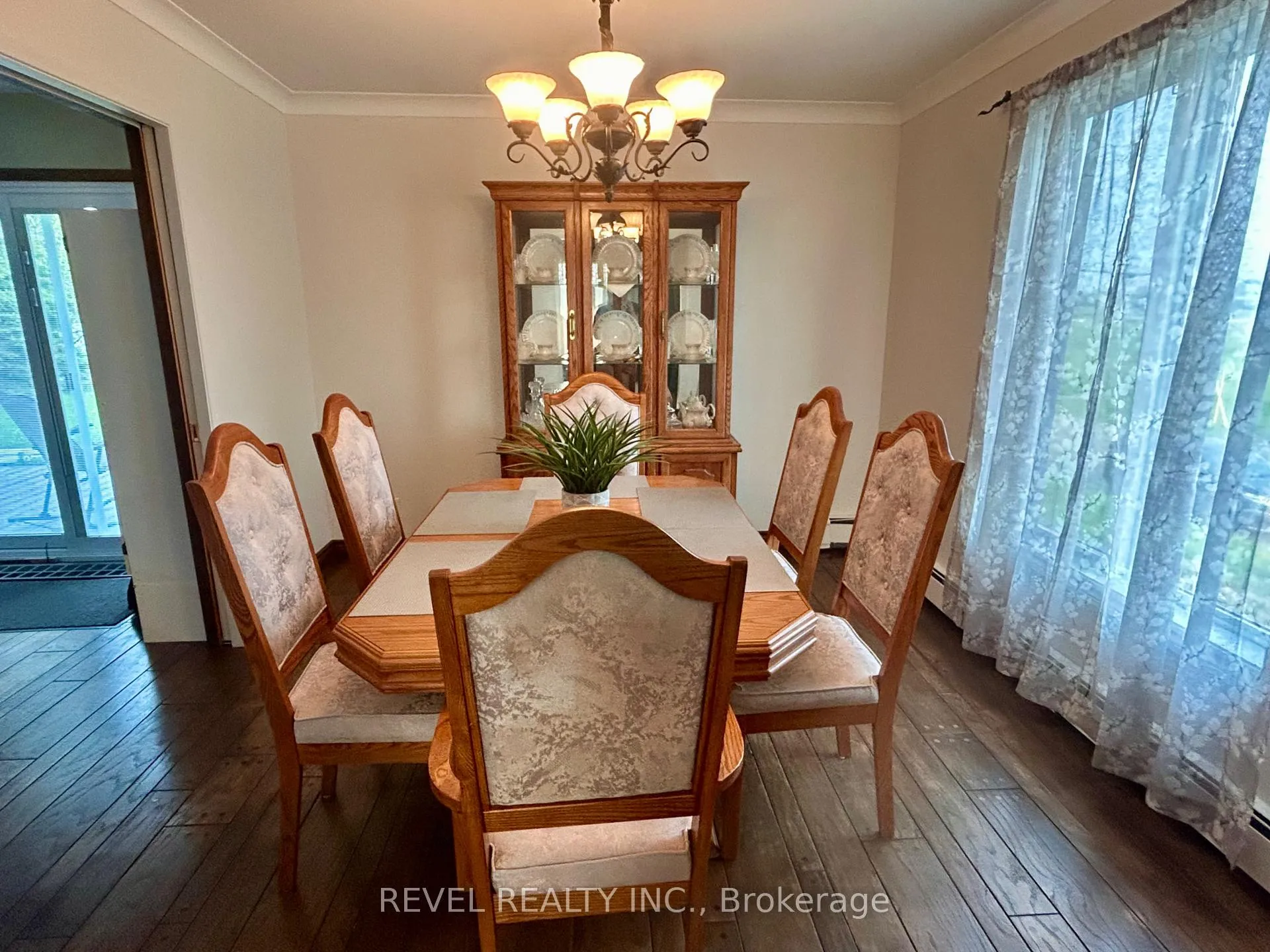 Photo 13 of 446 Eleventh Avenue, Cochrane — HOMEH