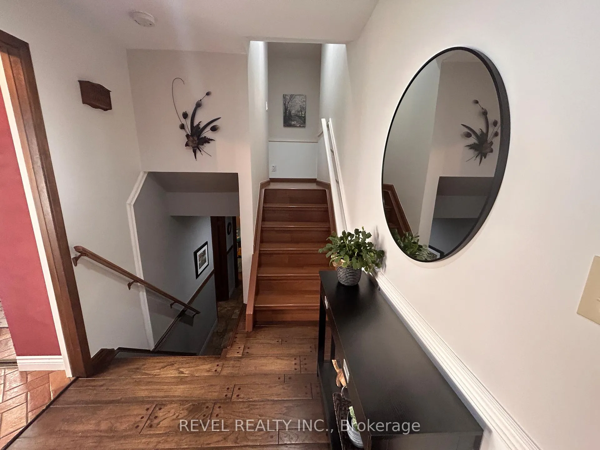 Photo 14 of 446 Eleventh Avenue, Cochrane — HOMEH