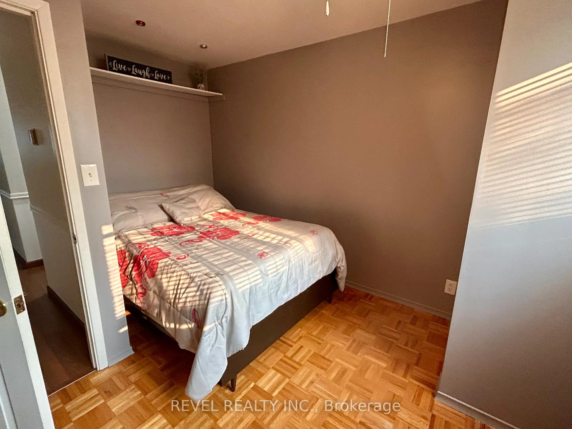 Photo 18 of 446 Eleventh Avenue, Cochrane — HOMEH