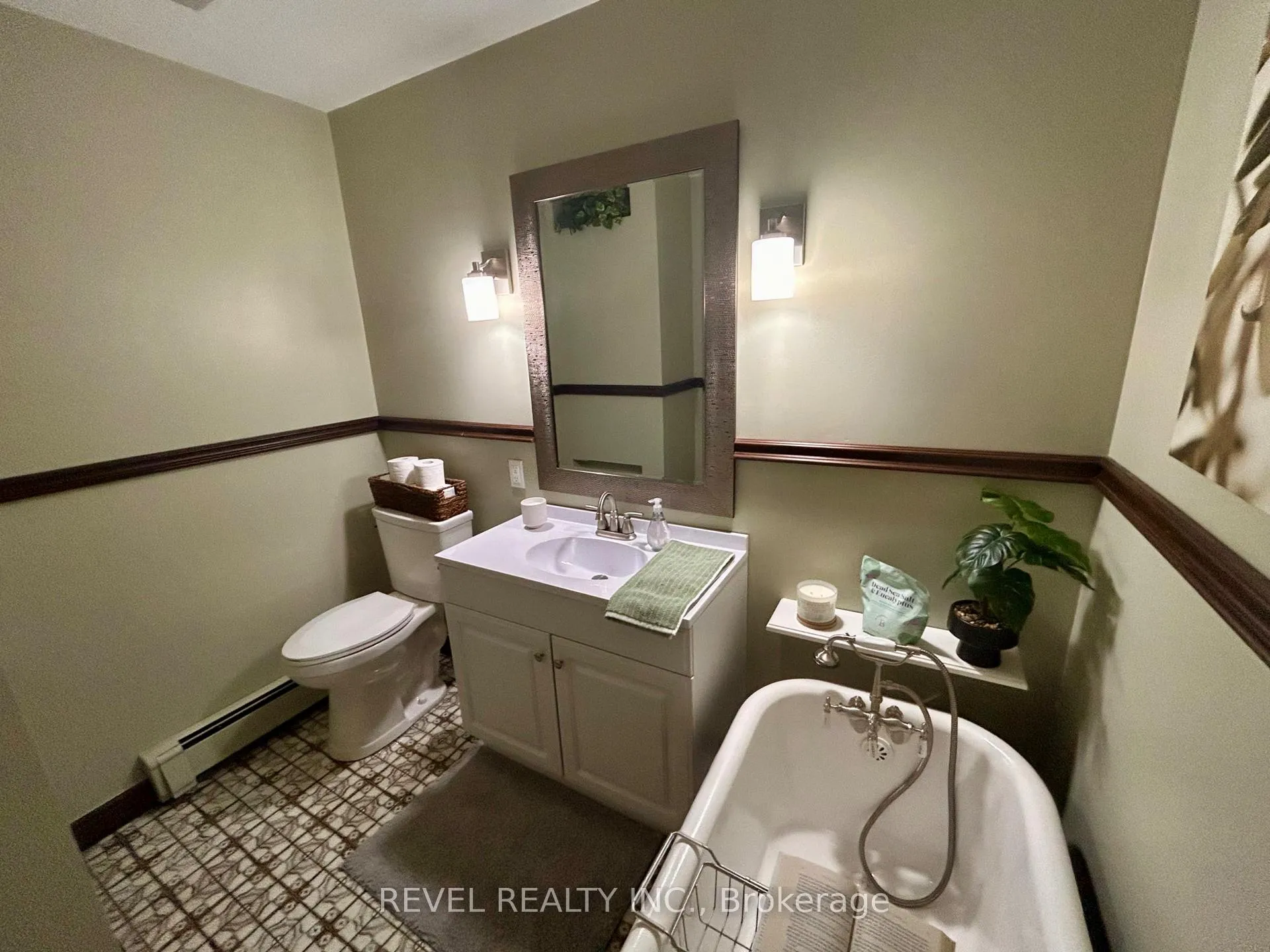 Photo 22 of 446 Eleventh Avenue, Cochrane — HOMEH