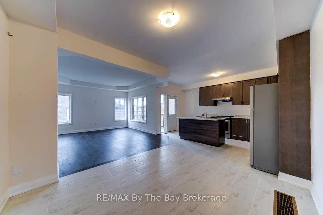 Photo 6 of 194 Rosanne Circle, Wasaga Beach — HOMEH