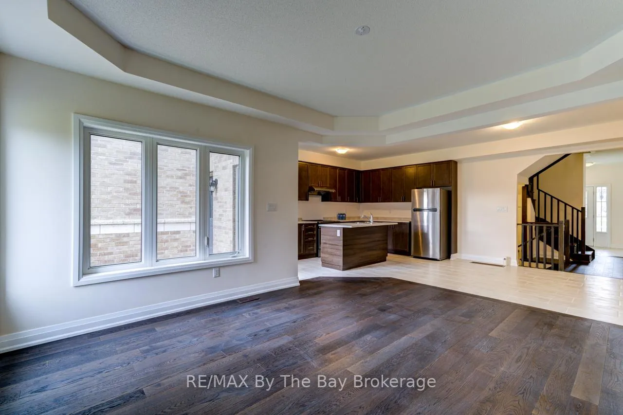 Photo 15 of 194 Rosanne Circle, Wasaga Beach — HOMEH