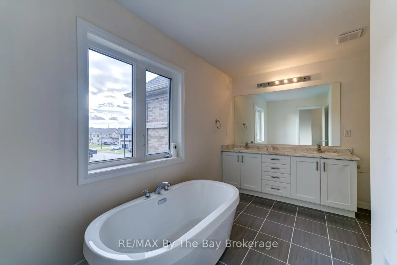 Photo 26 of 194 Rosanne Circle, Wasaga Beach — HOMEH