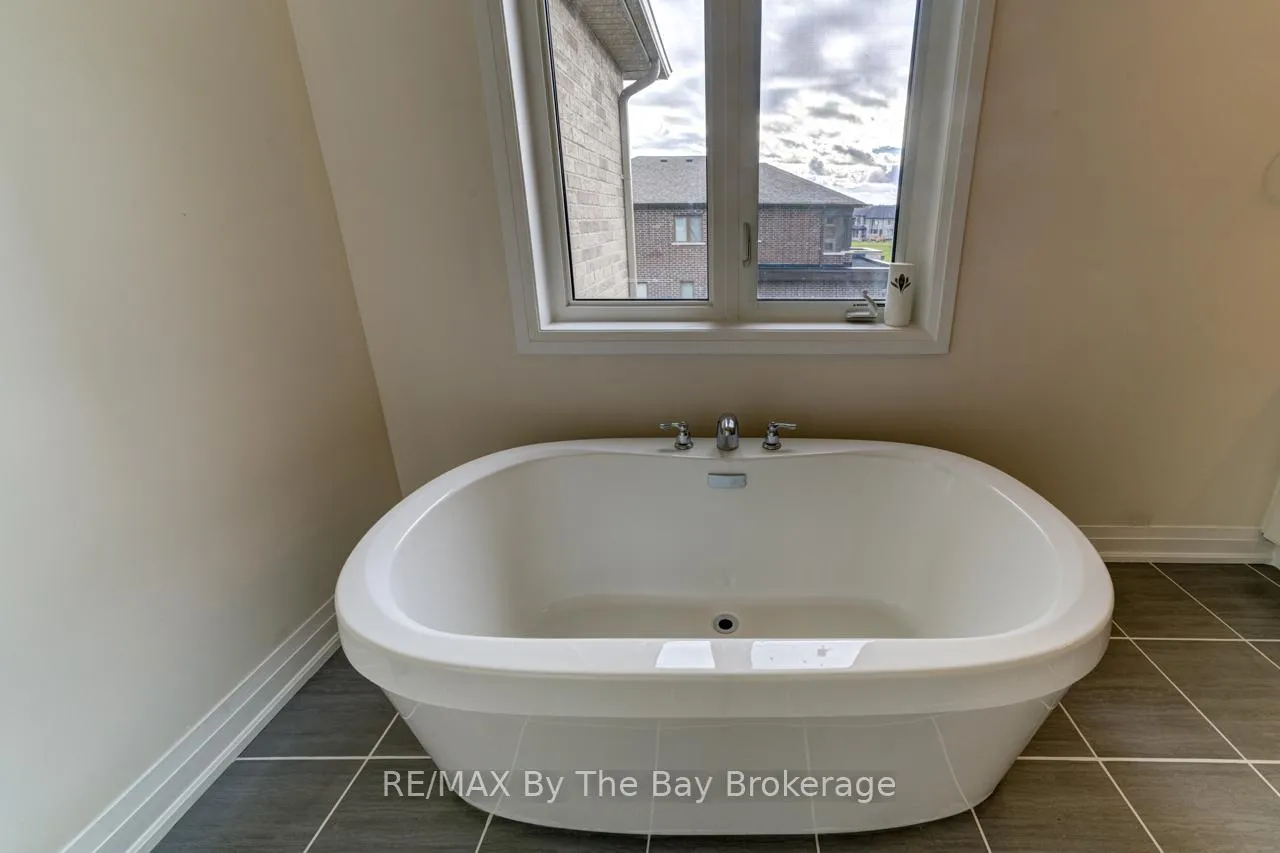 Photo 27 of 194 Rosanne Circle, Wasaga Beach — HOMEH