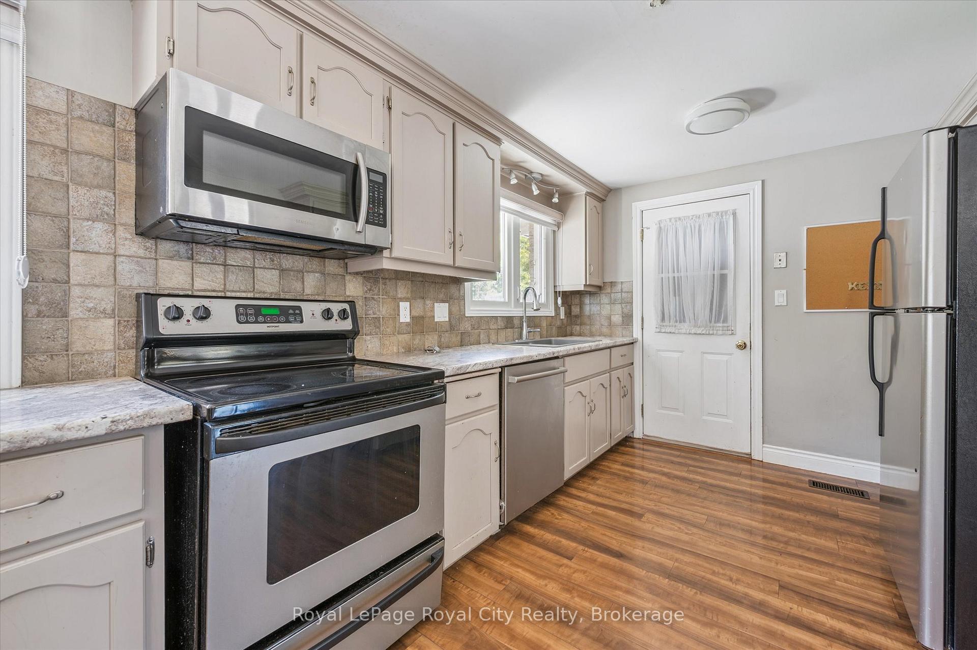 Photo 12 of 10 Woodborough Road, Guelph, Kortright West — HOMEH
