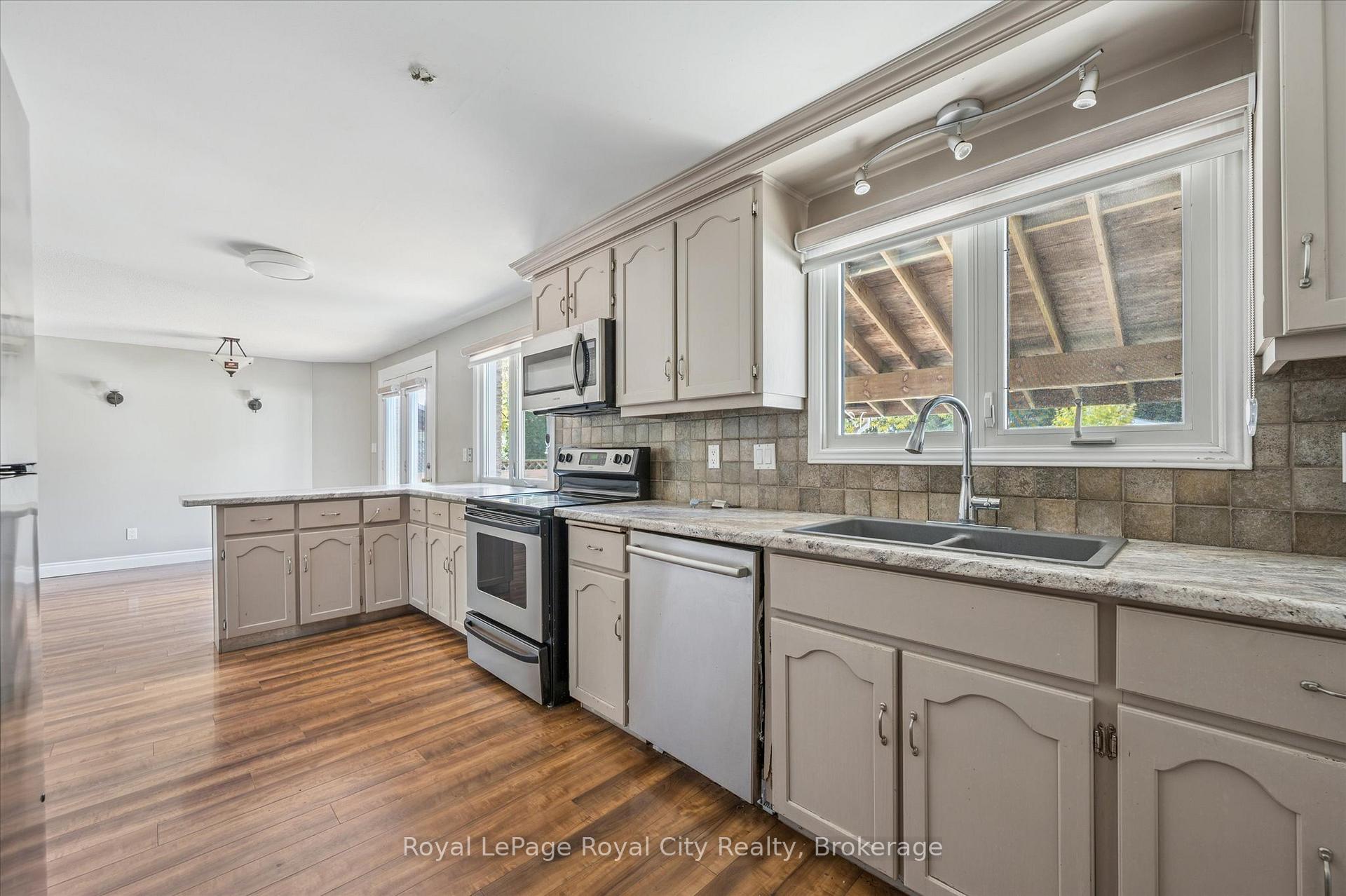 Photo 13 of 10 Woodborough Road, Guelph, Kortright West — HOMEH