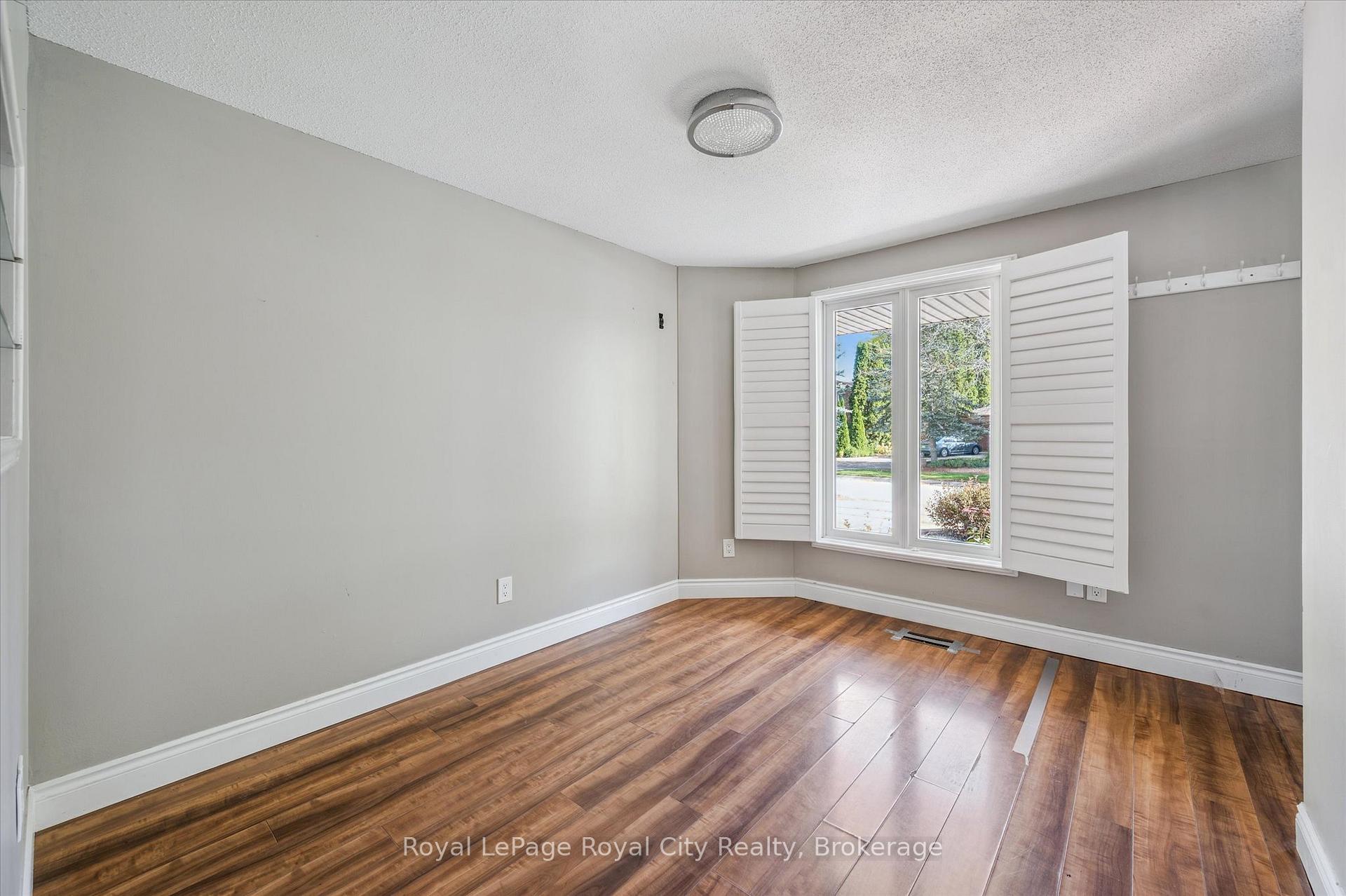Photo 16 of 10 Woodborough Road, Guelph, Kortright West — HOMEH