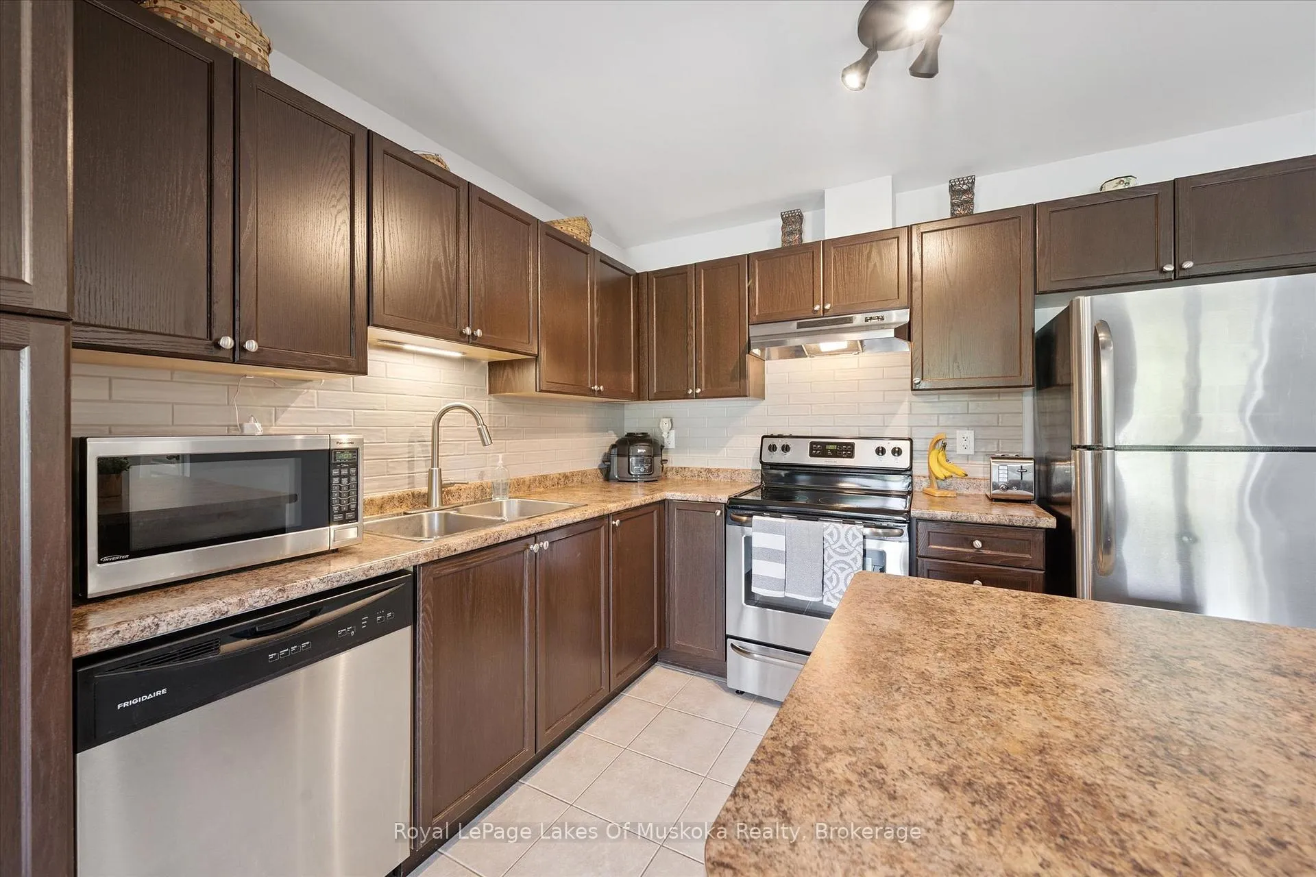 Photo 8 of 39 Little Ryan's Way, Bracebridge, Macaulay — HOMEH