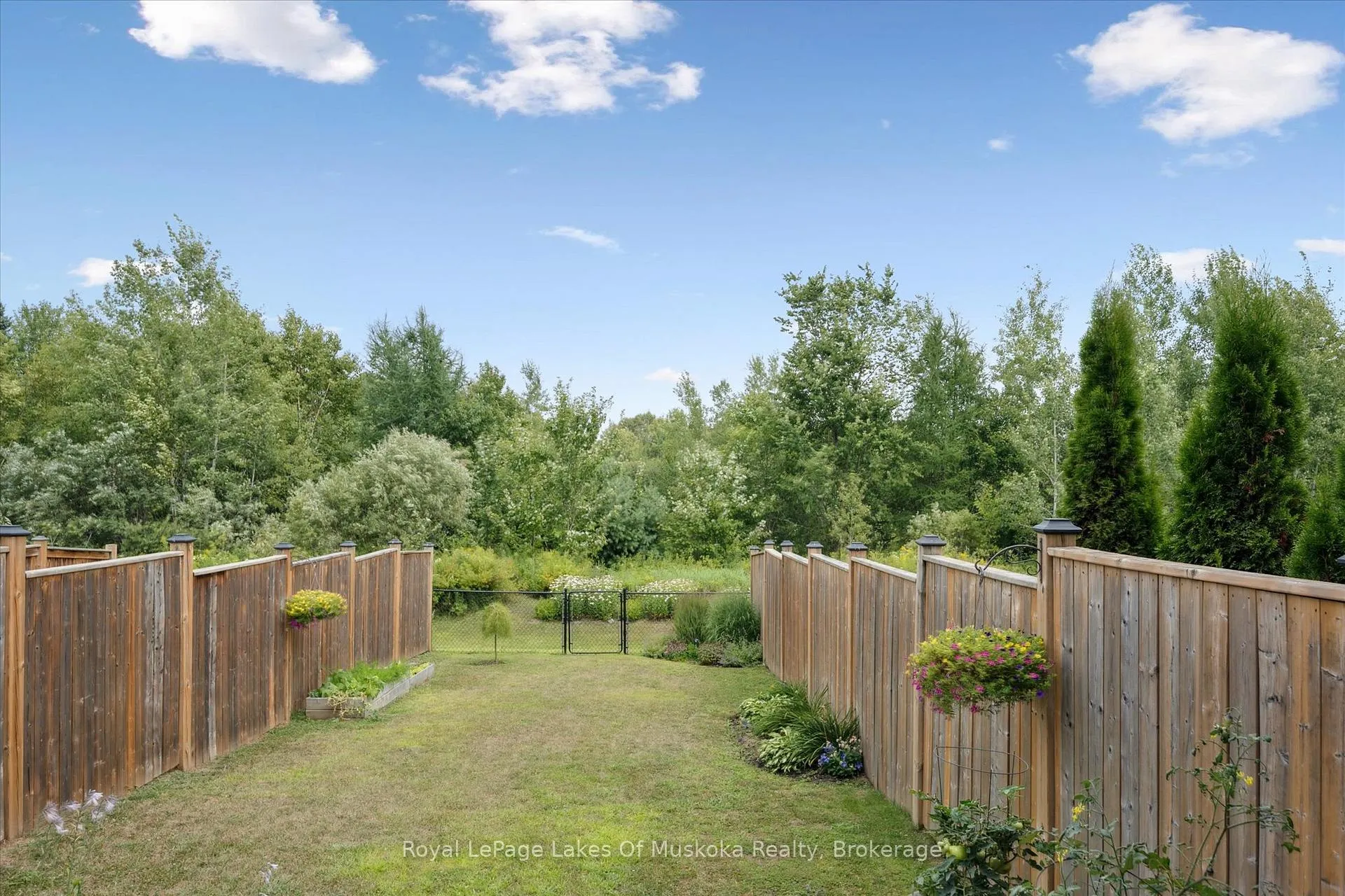 Photo 21 of 39 Little Ryan's Way, Bracebridge, Macaulay — HOMEH