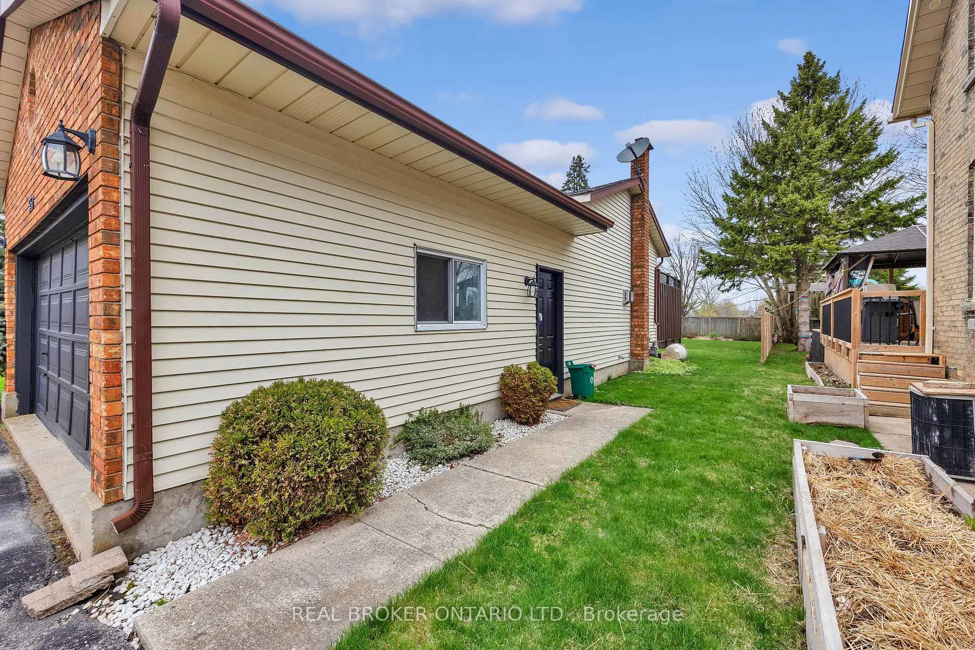 Photo 3 of 550 Raglan Street, Minto — HOMEH