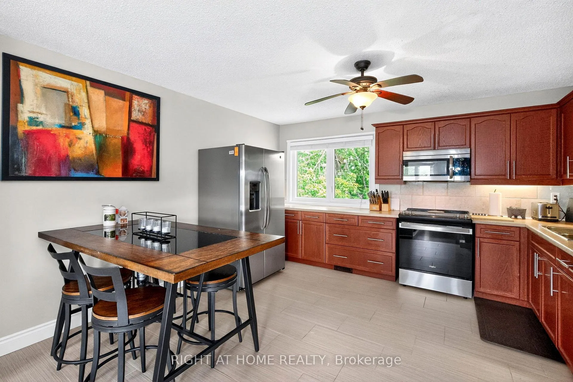 Photo 9 of 24 Puccini Drive, Wasaga Beach — HOMEH